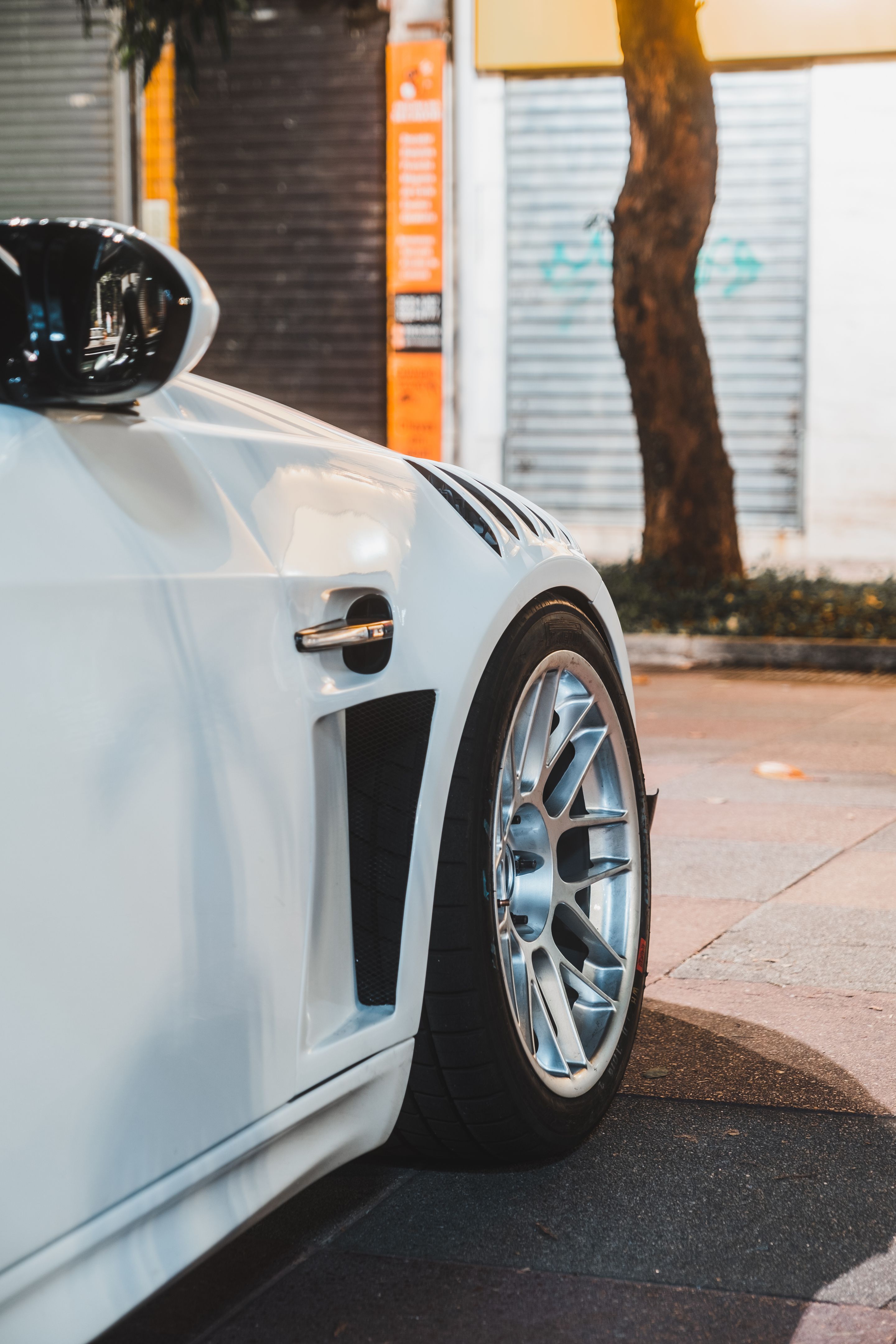 White BMW E92 Coupe M3 with 18" ARC-8 Apex wheels in Hyper Silver