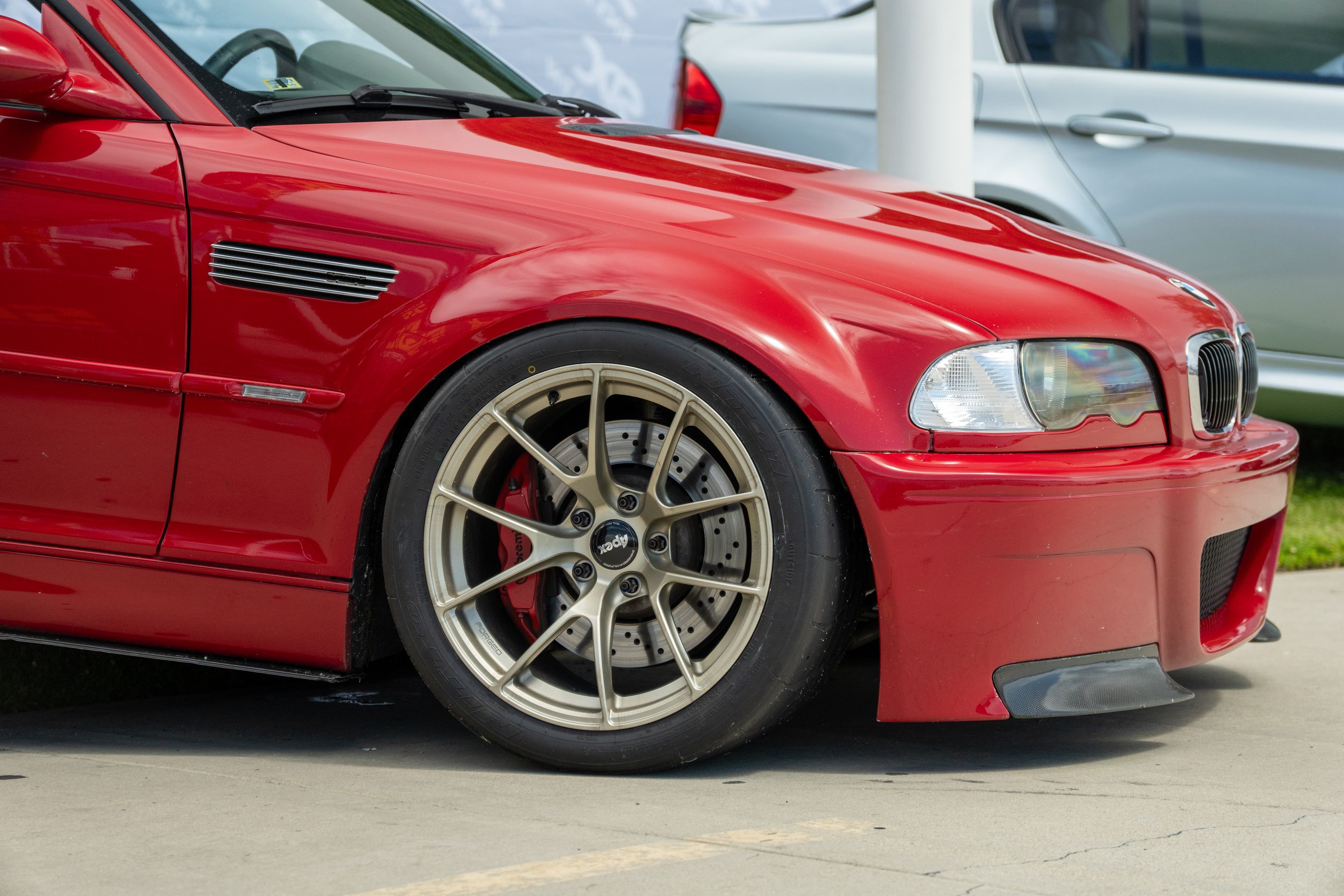 Red BMW E46 M3 with 18" VS-5RS Apex wheels in Motorsport Gold