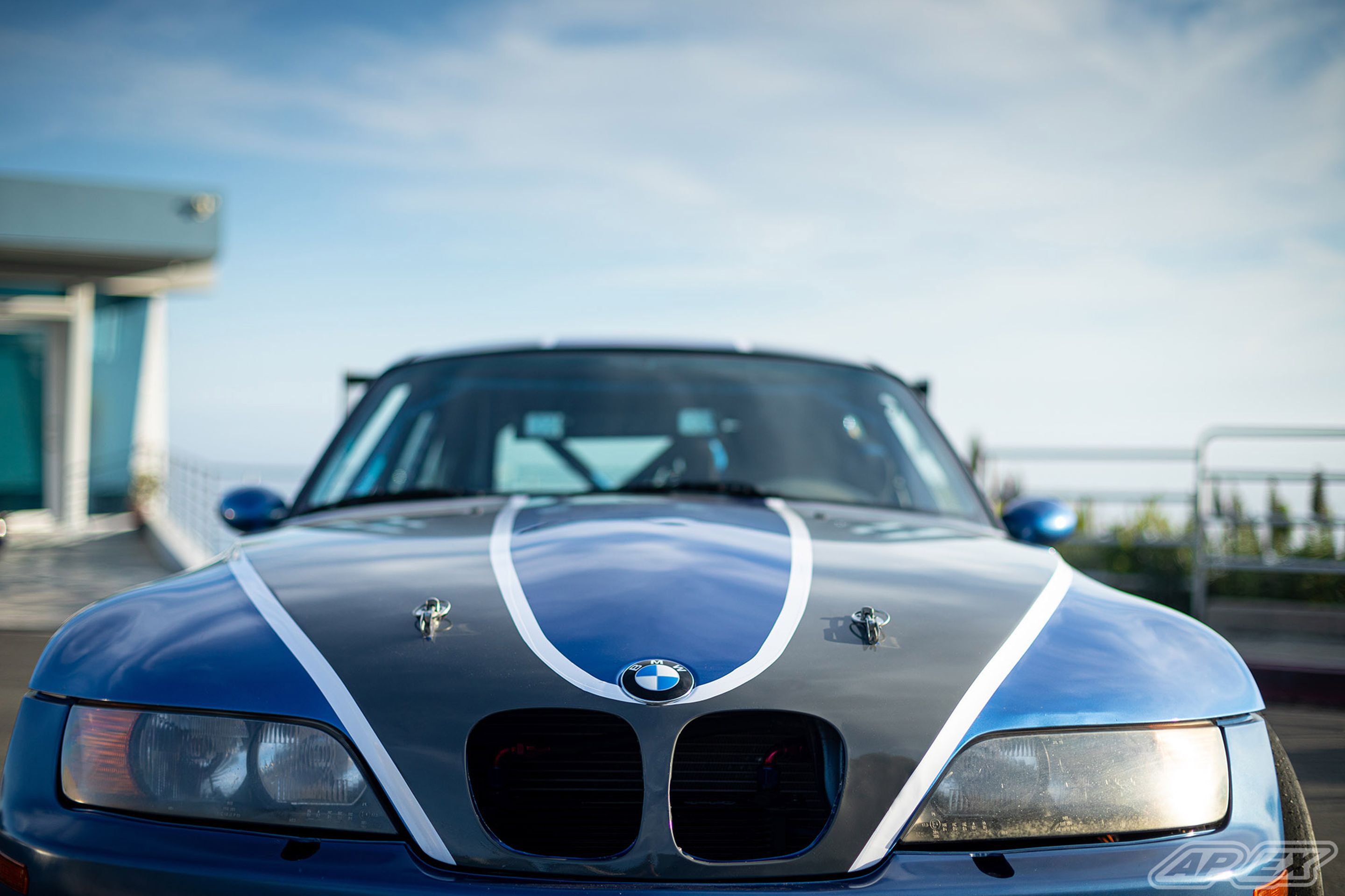 Blue BMW E36/8 Coupe Z3 M with 18" EC-7R Apex wheels in Polished