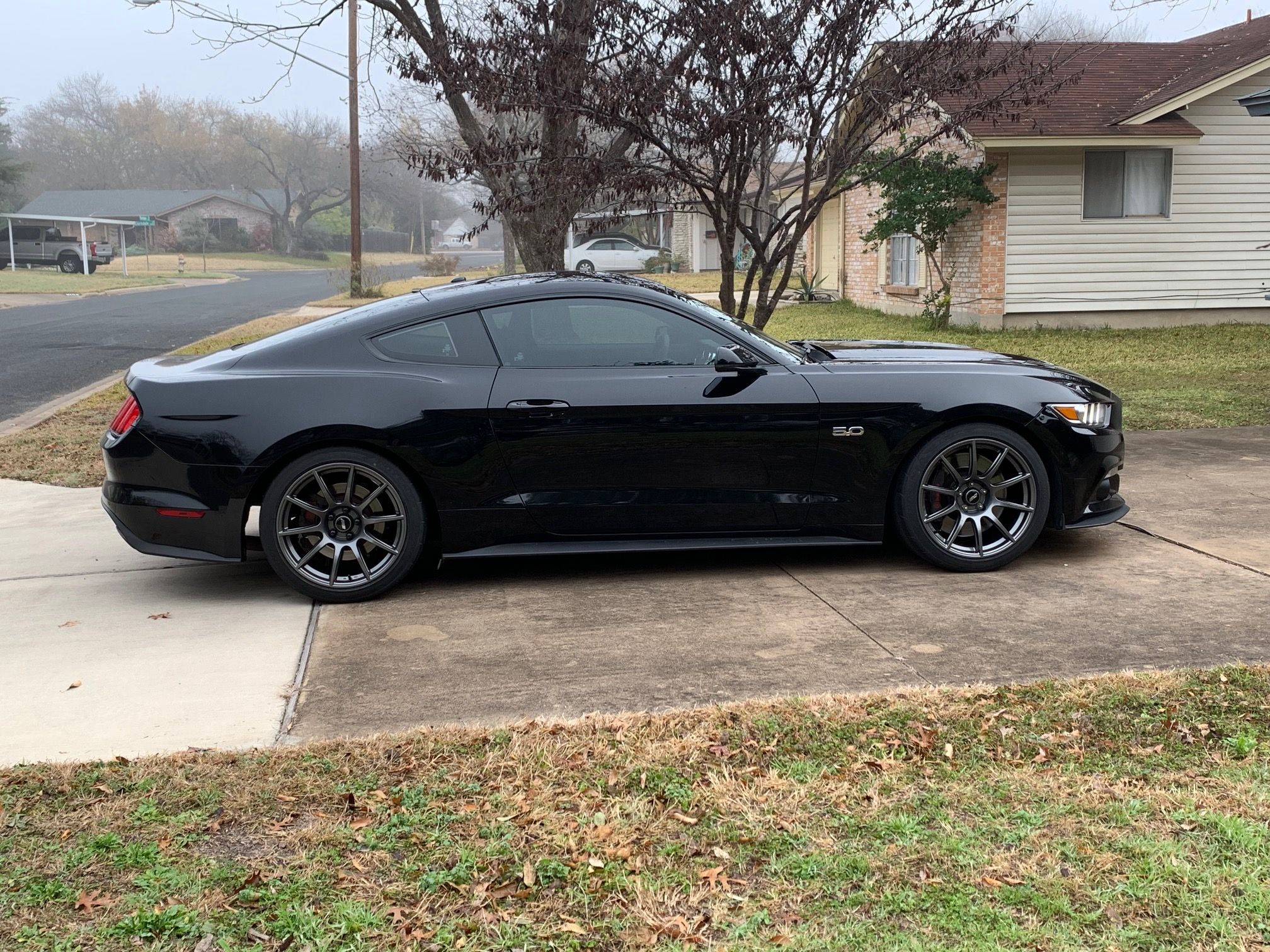 Black Ford S550 Mustang GT with 19" SM-10 Apex wheels in Anthracite