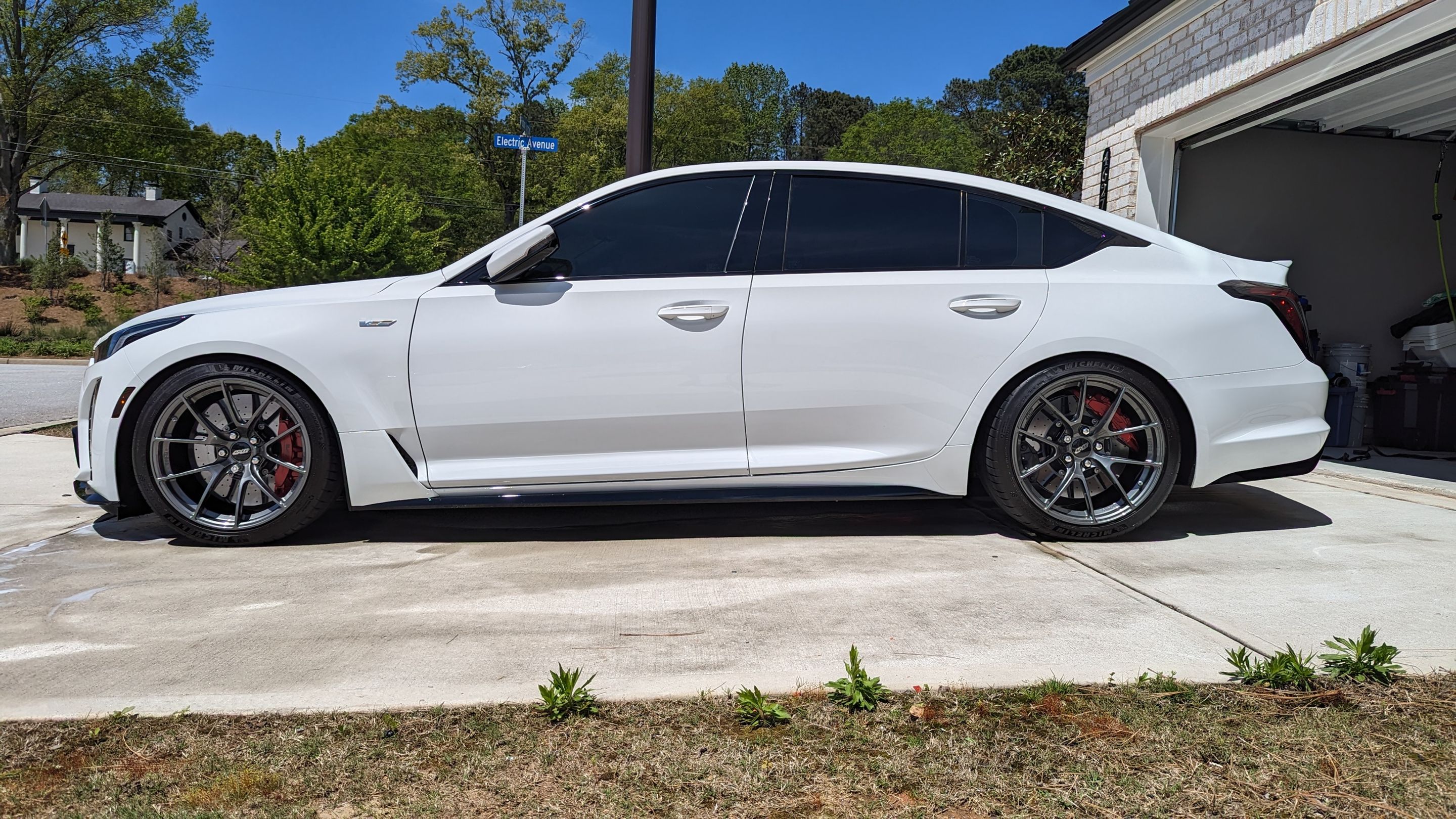 White Cadillac CT5-V Blackwing with 19" VS-5RS Apex wheels in Anthracite