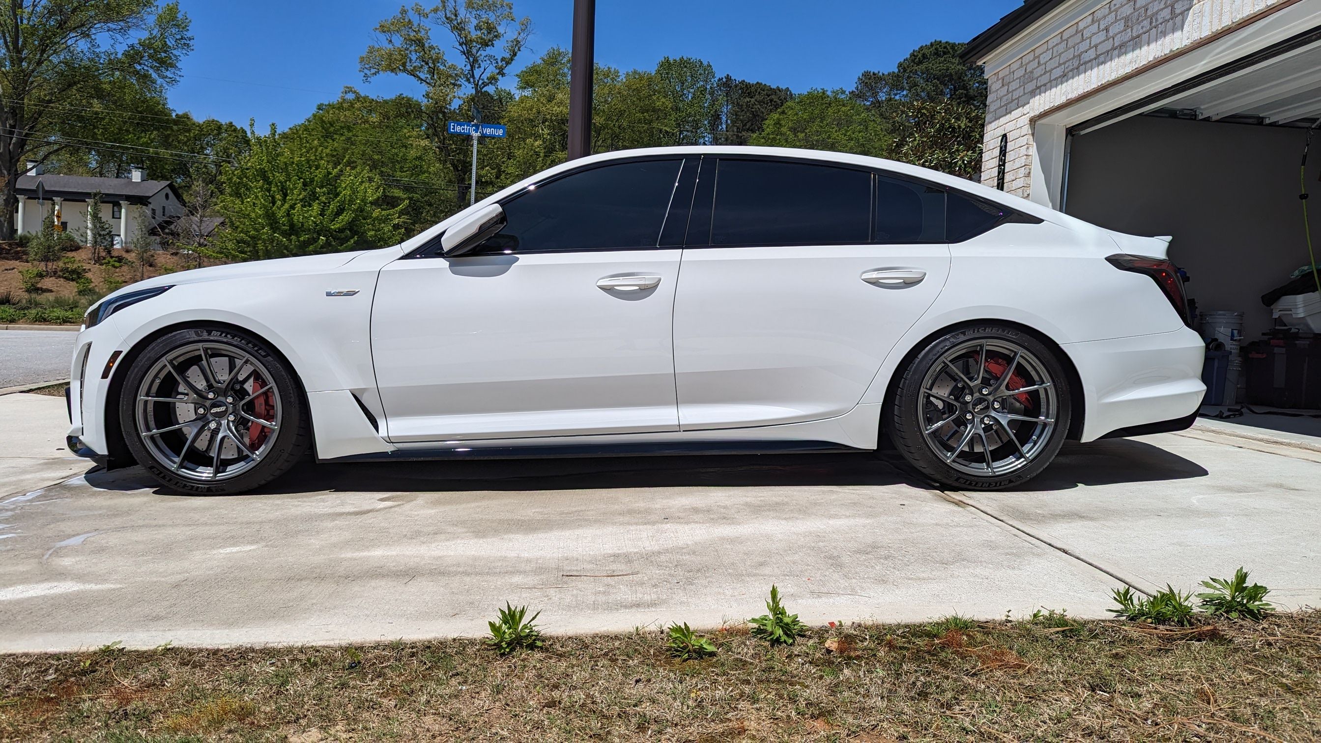 White Cadillac CT5-V Blackwing with 19" VS-5RS Apex wheels in Anthracite