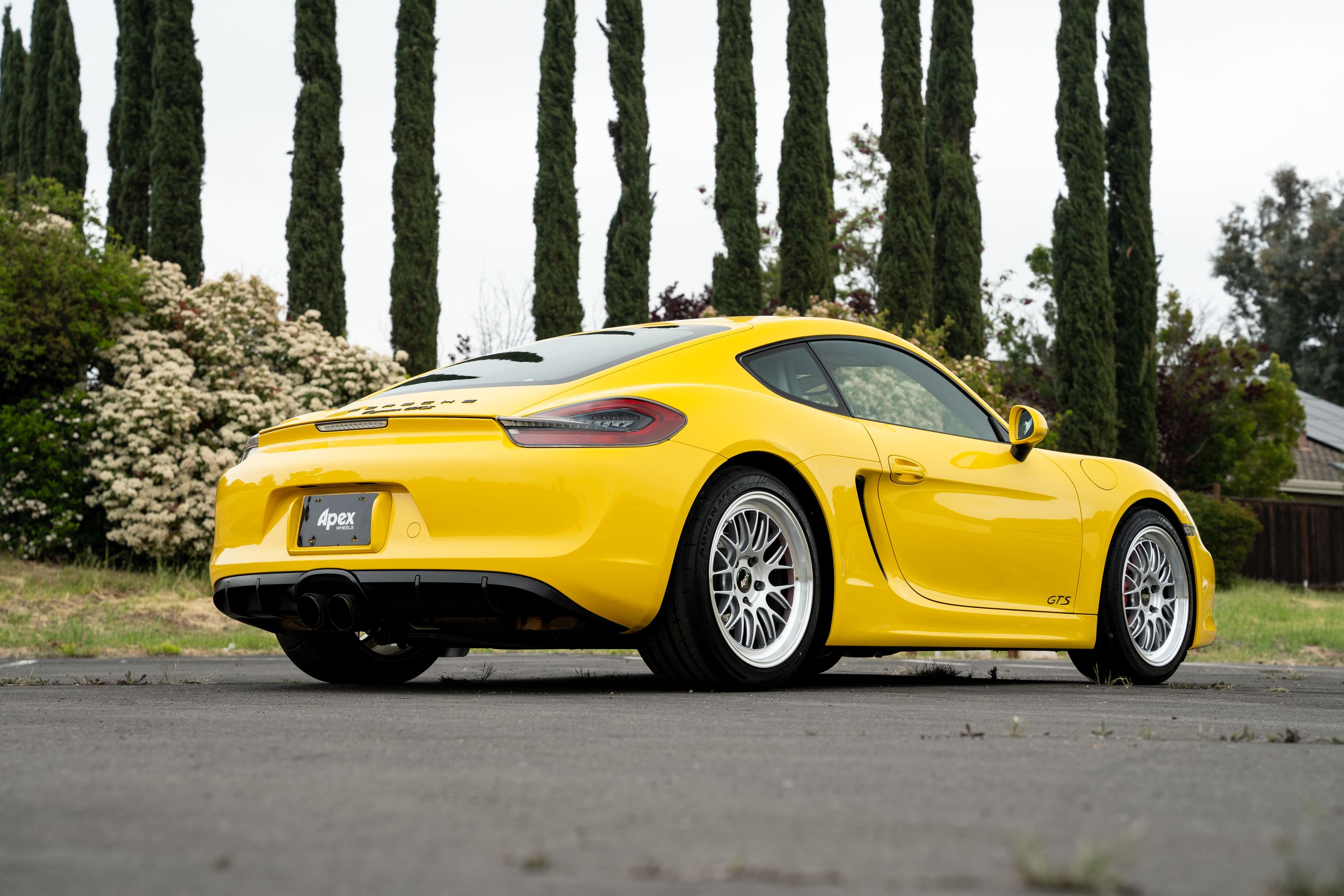Yellow Porsche 981 Cayman GTS with 19" ML-10RT Apex wheels in Machined Lip Race Silver
