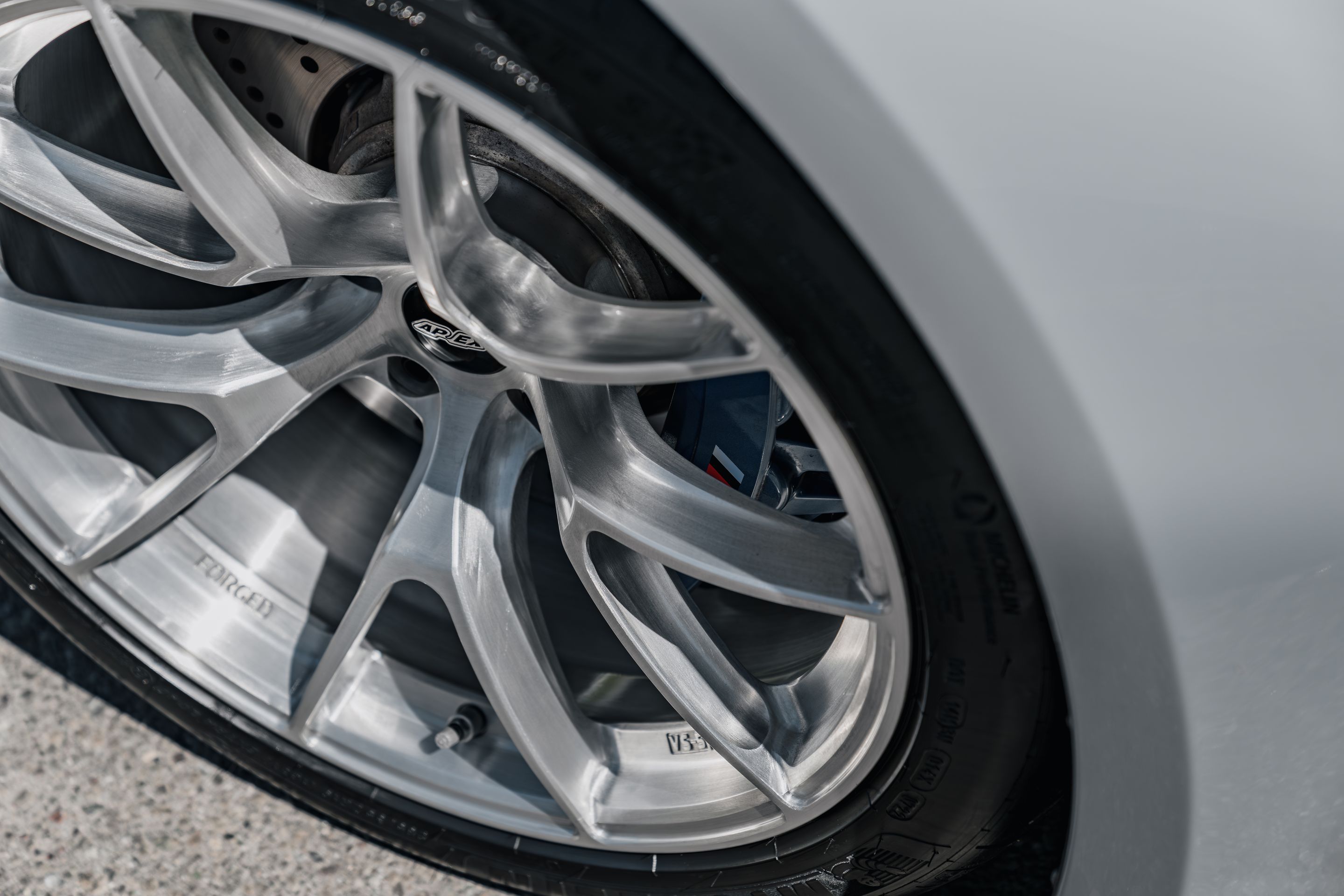 Grey BMW G87 M2 with 19" VS-5RS Apex wheels in Brushed Clear