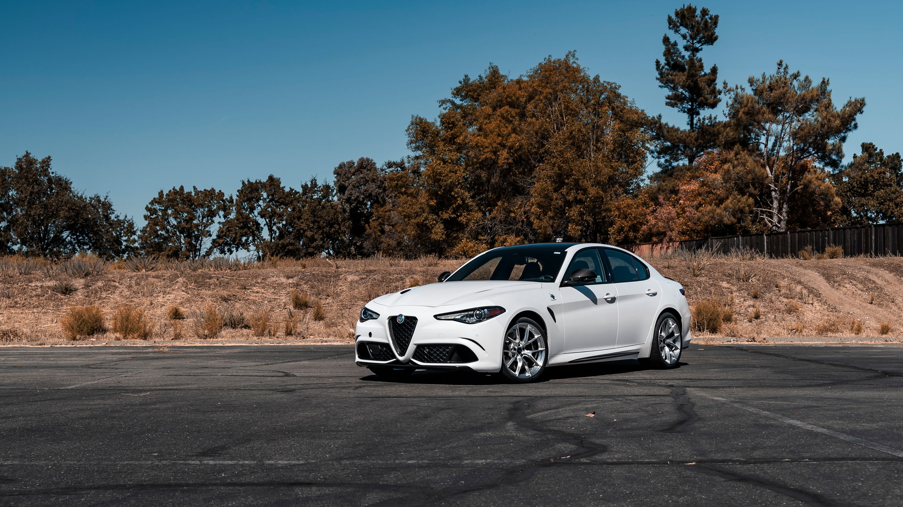 White Alfa Romeo Giulia Quadrifoglio with 19" VS-5RS Apex wheels in Brushed Clear