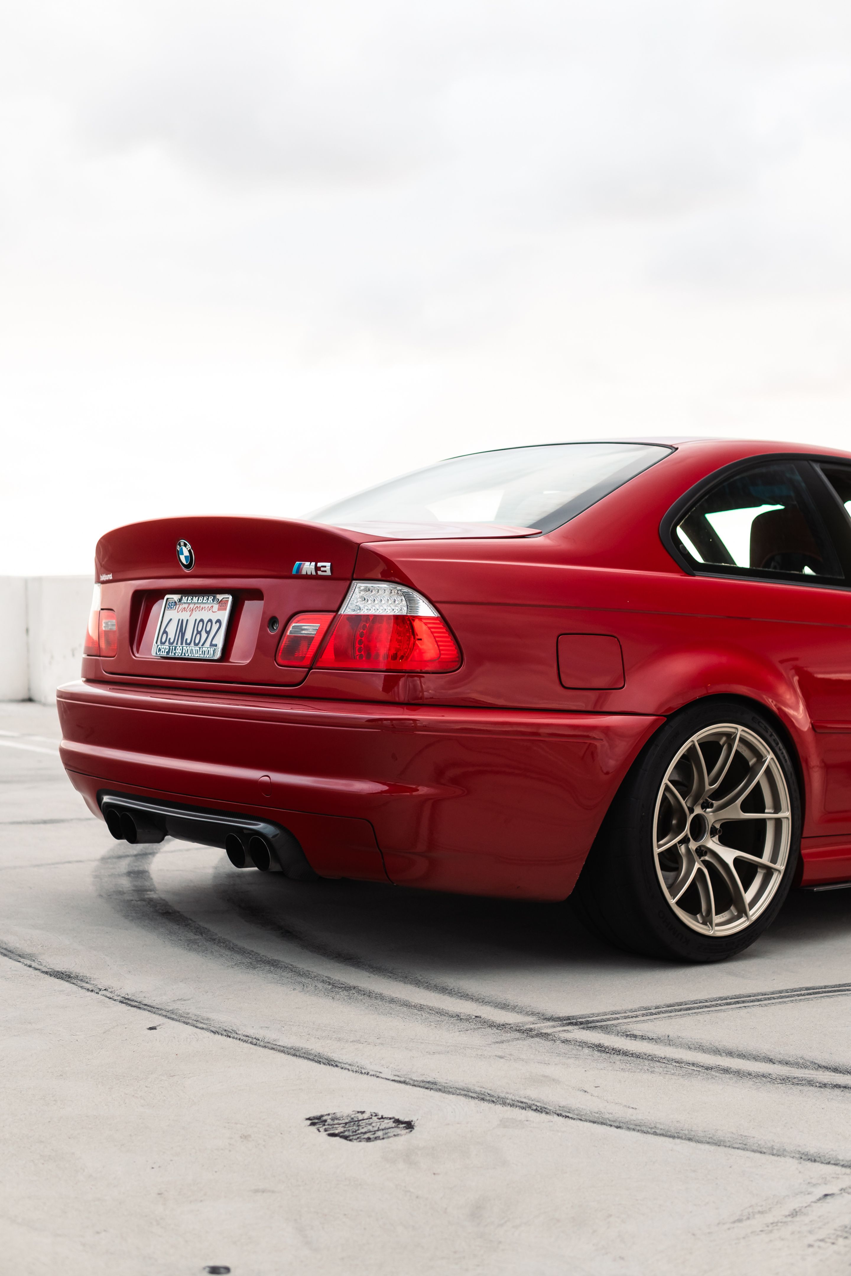 Red BMW E46 M3 with 18" VS-5RS Apex wheels in Motorsport Gold
