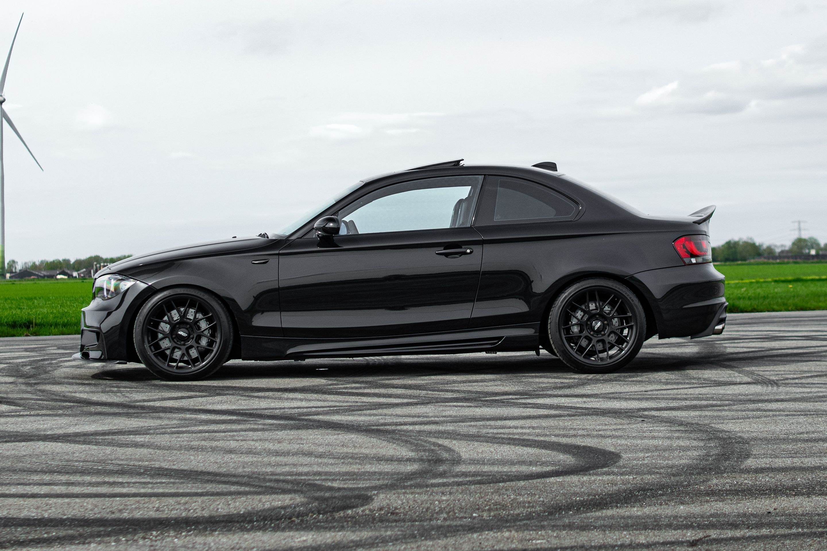 Black BMW E82 Coupe 1 Series with 18" ARC-8 Apex wheels in Satin Black
