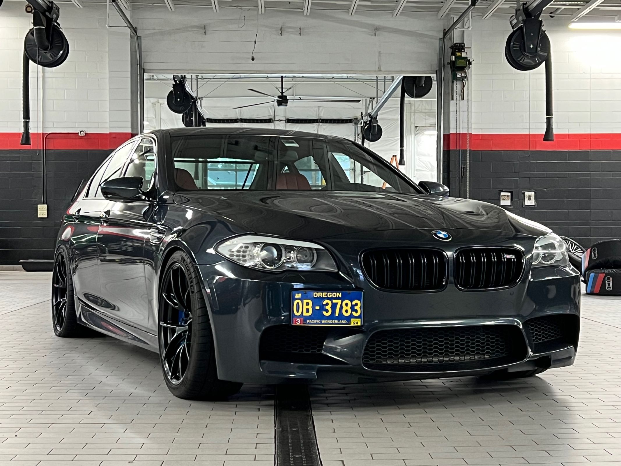 Black BMW F10 M5 with 20" VS-5RS Apex wheels in Satin Black