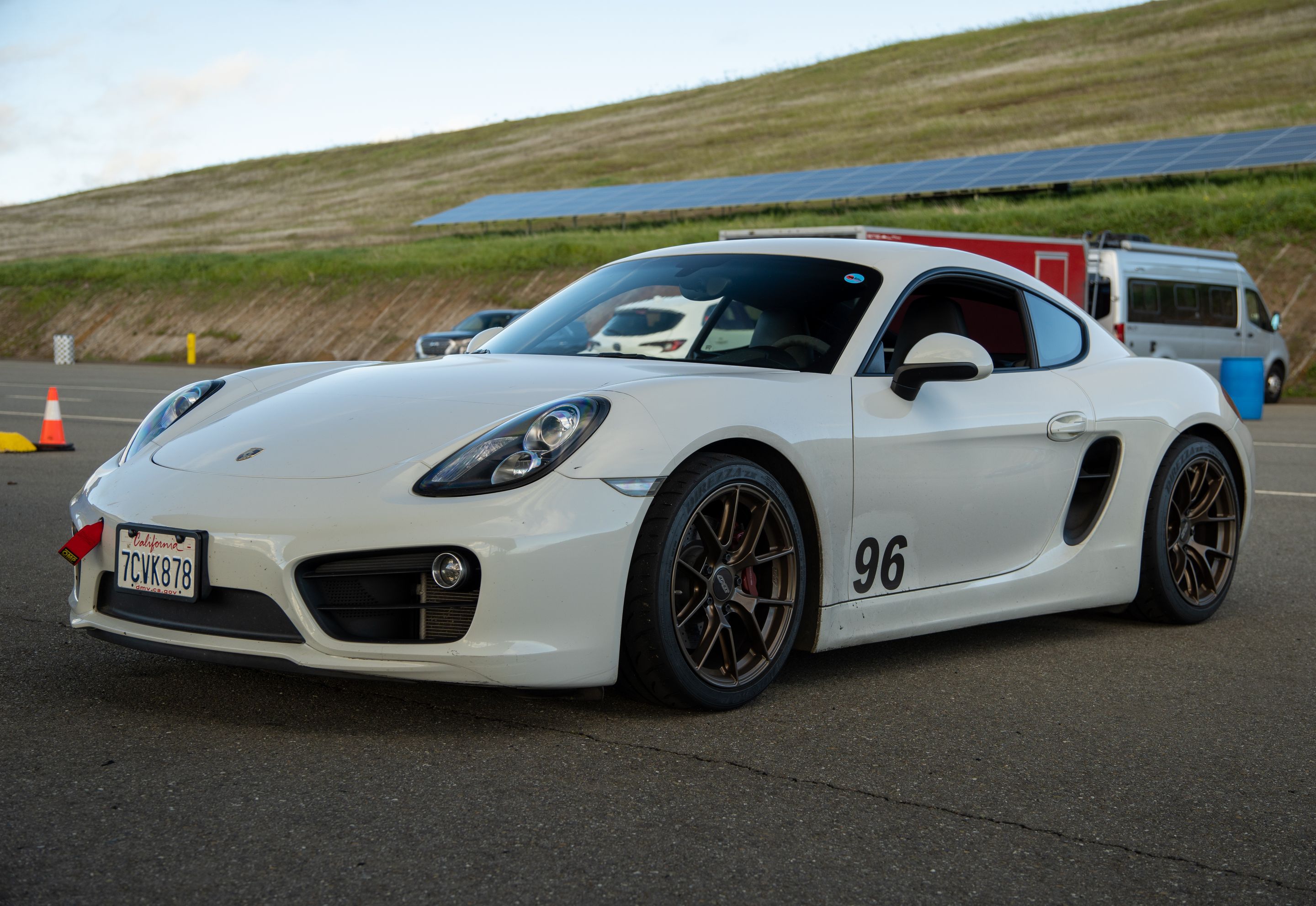 White Porsche 981 Cayman S with 18" VS-5RS Apex wheels in Satin Bronze