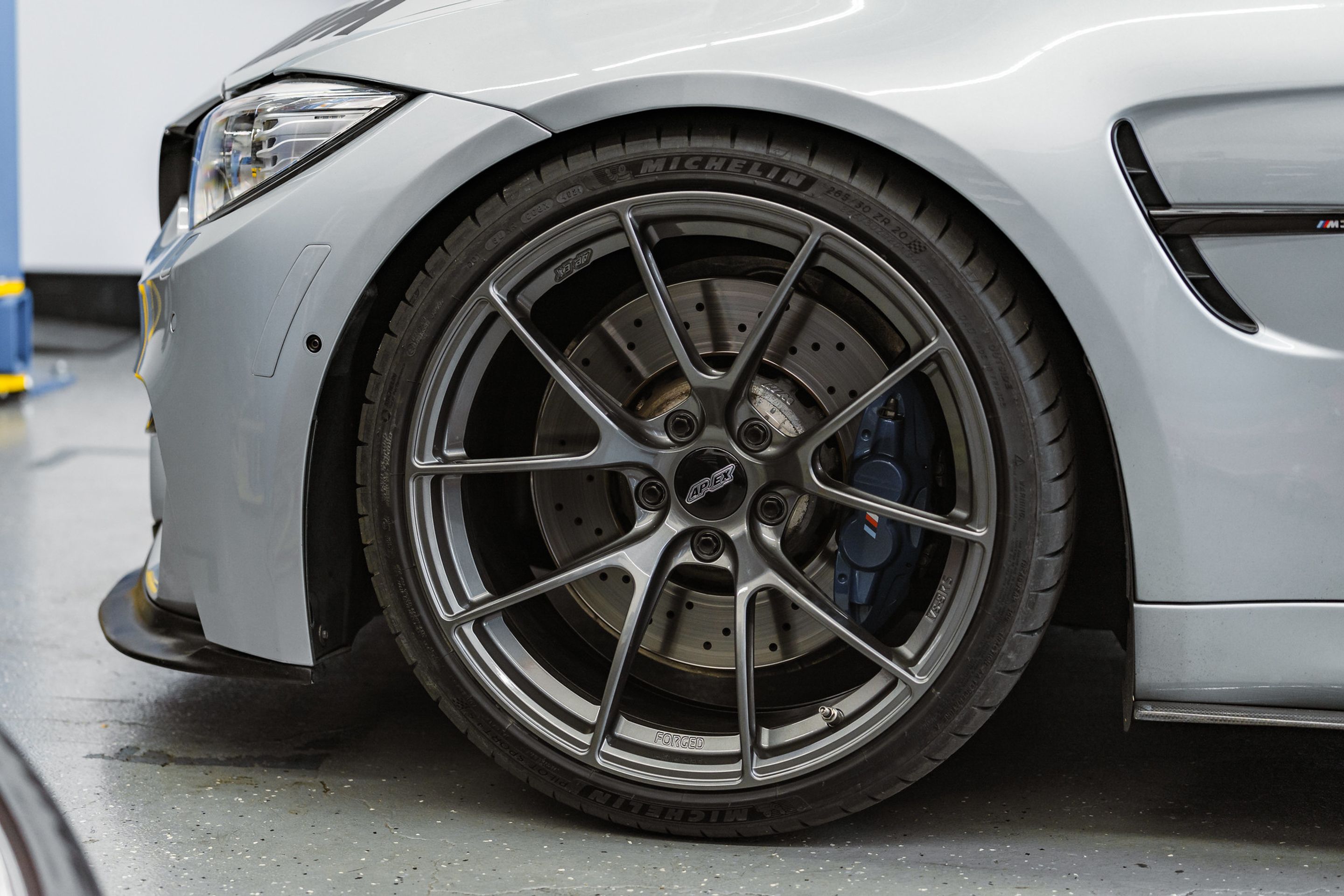 Silver BMW F80 M3 with 20" VS-5RS Apex wheels in Anthracite