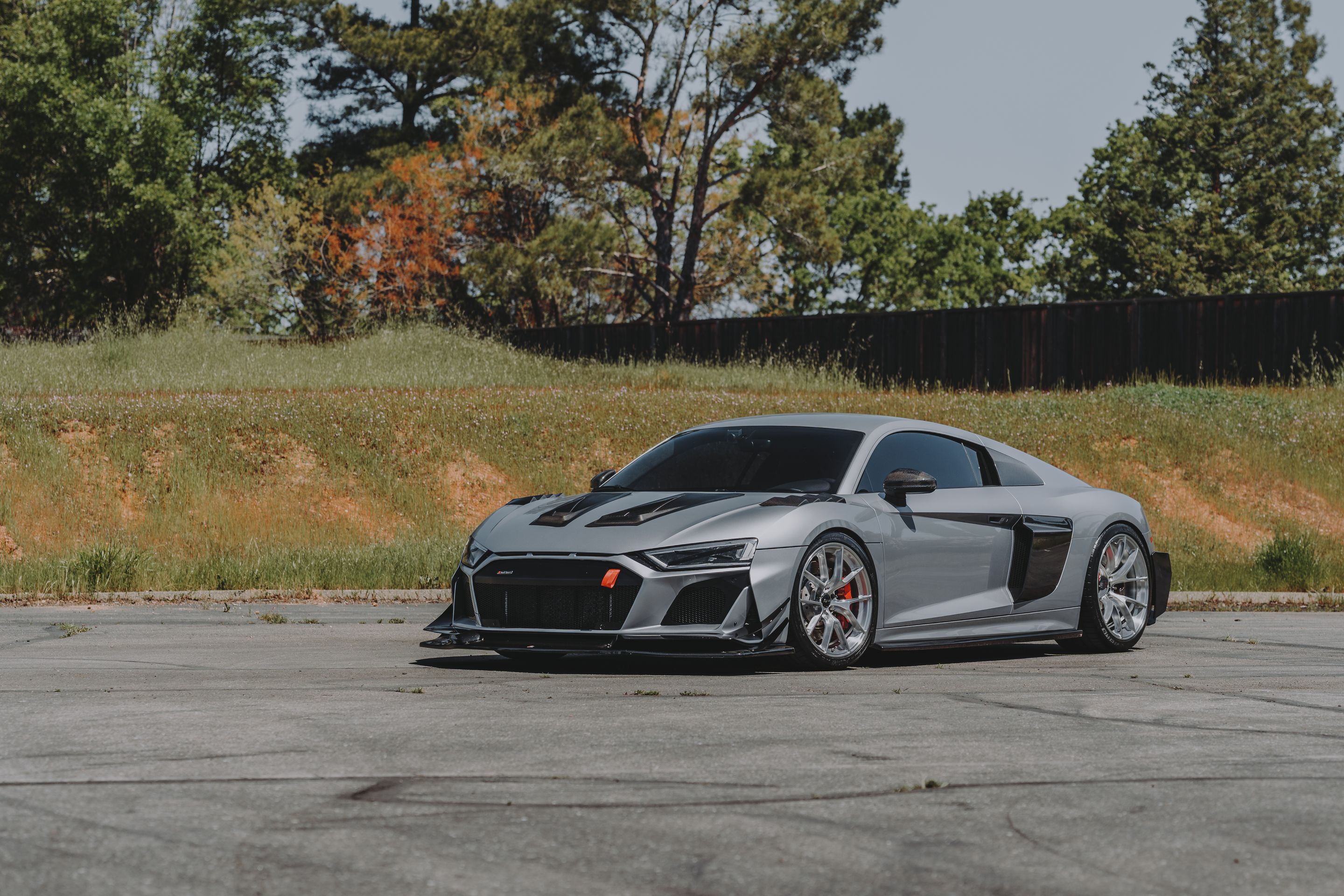 Silver Audi Gen 2 R8 with 19"/20" VS-5RS Apex wheels in Brushed Clear