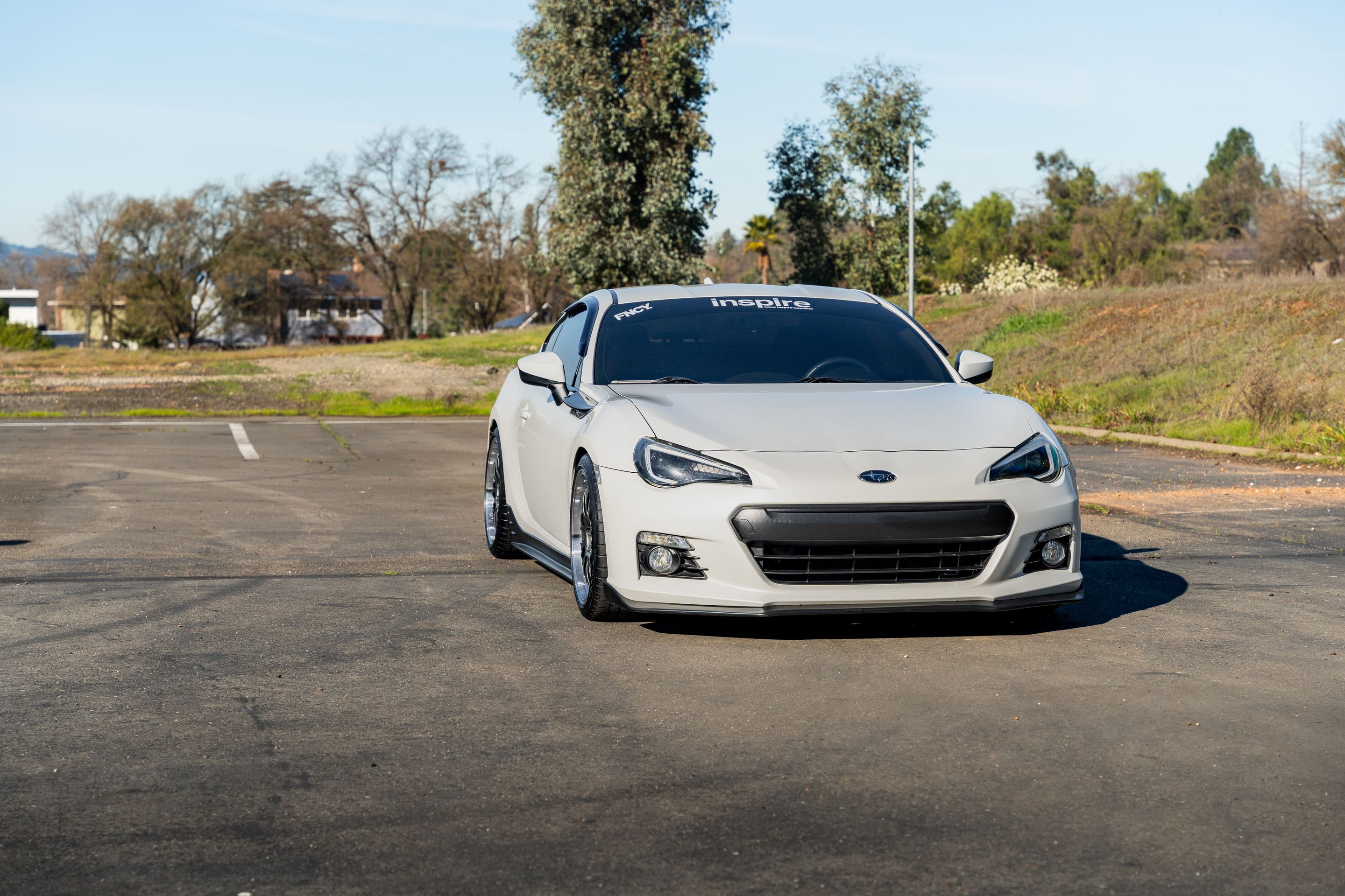 White Subaru ZC6 / Gen 1 BRZ with 18" ML-10RT Apex wheels in Machined Lip Anthracite