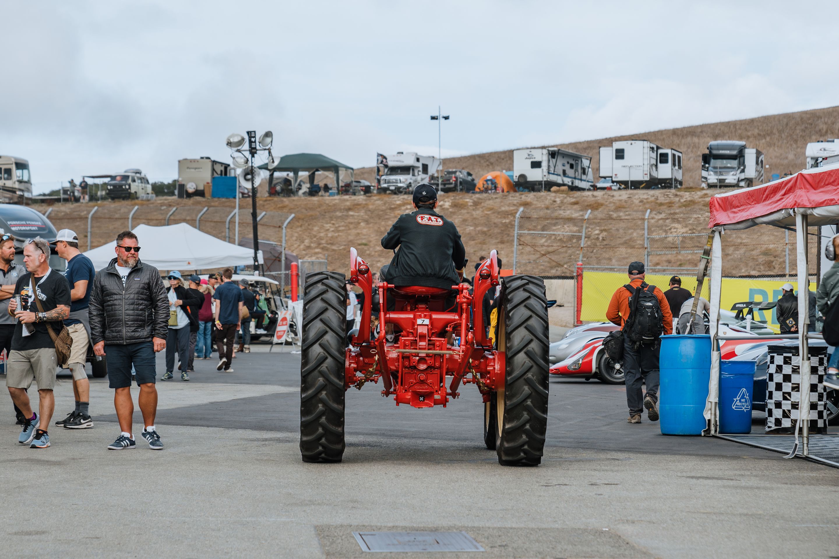White Porsche 911 996 GT2 with 18" EC-7RS Apex wheels in Anthracite