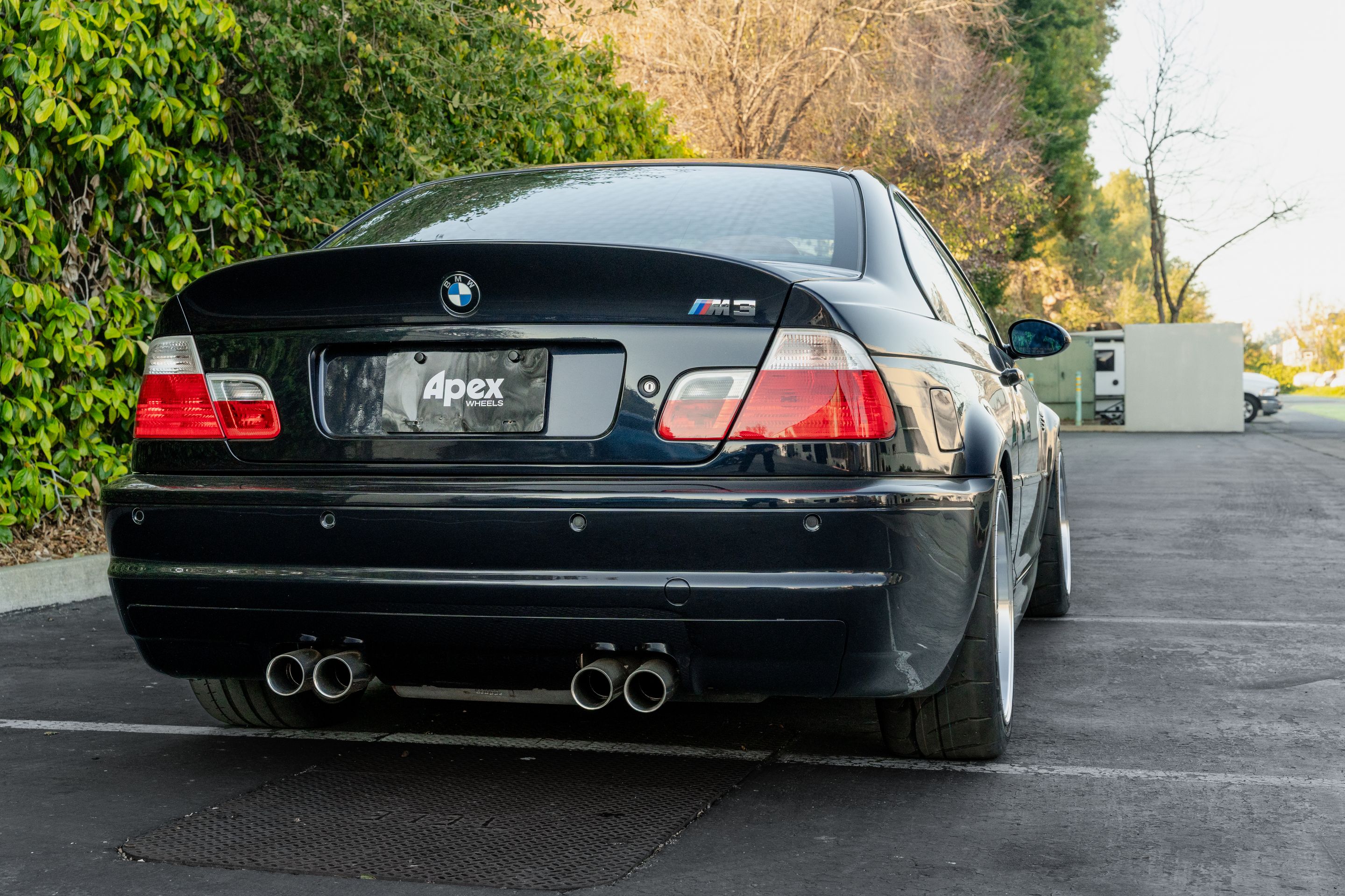 Black BMW E46 M3 with 18" ML-7RT Apex wheels in Machined Lip Anthracite