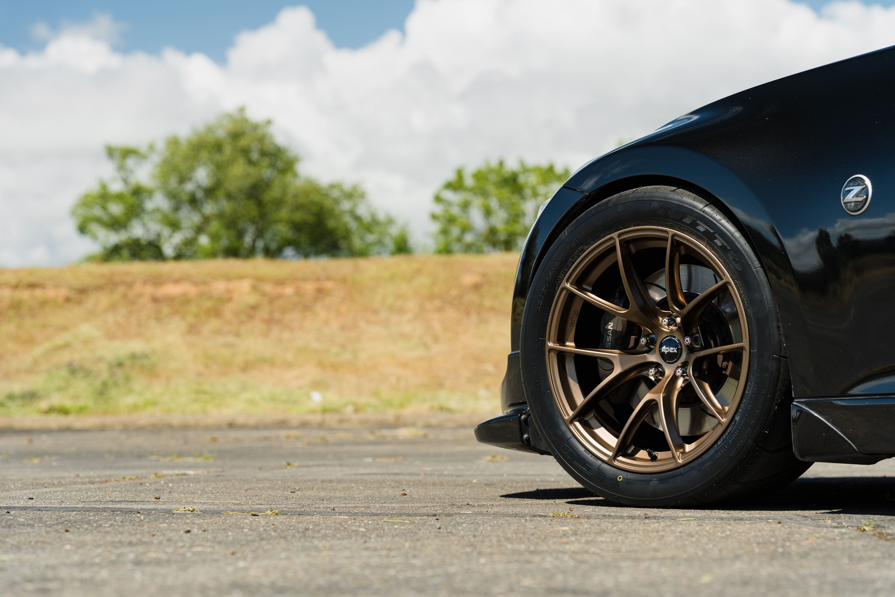 Black Nissan 370Z with 18" VS-5RS Apex wheels in Satin Bronze