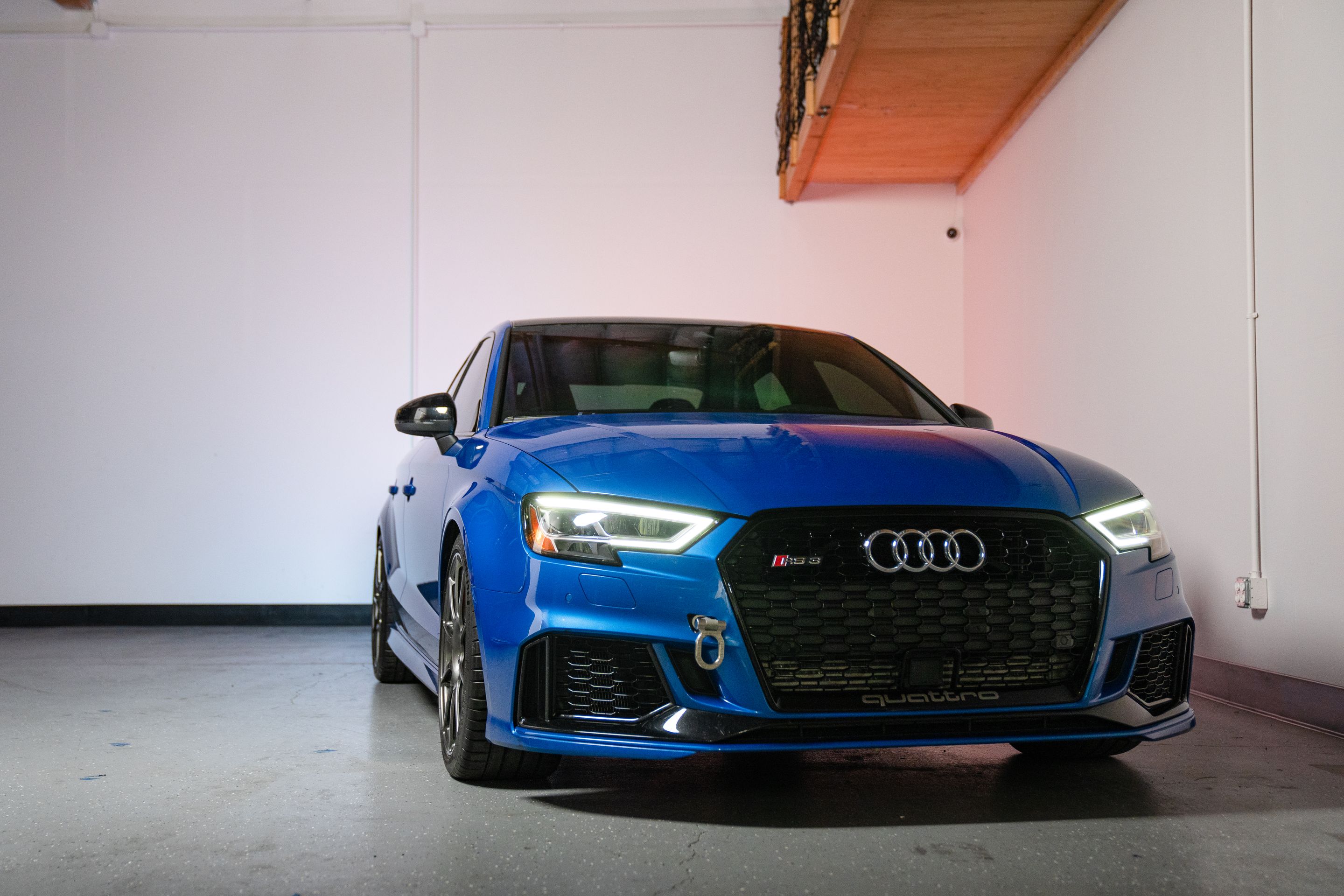 Blue Audi 8V RS 3 with 18" SM-10 Apex wheels in Anthracite