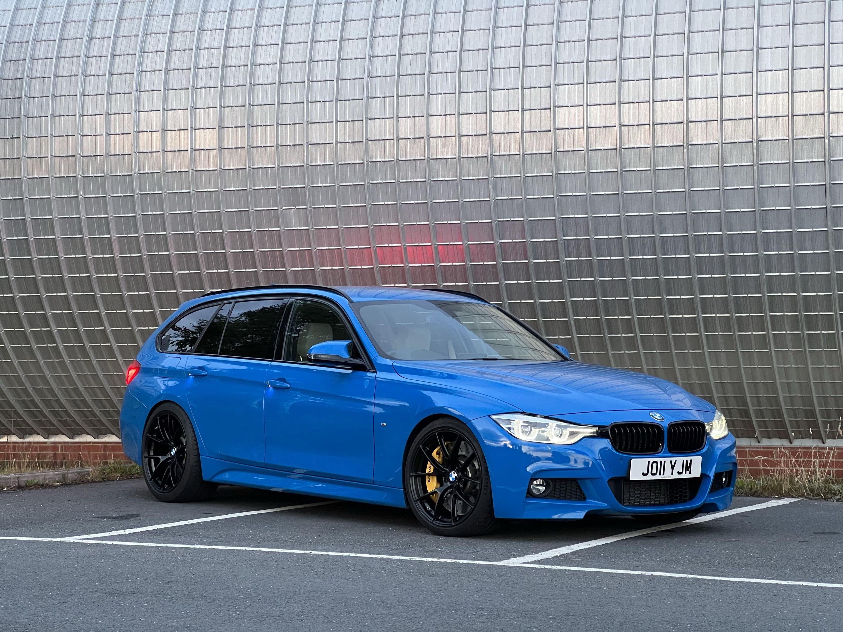 Blue BMW F31 Wagon 3 Series with 19" VS-5RS Apex wheels in Satin Black