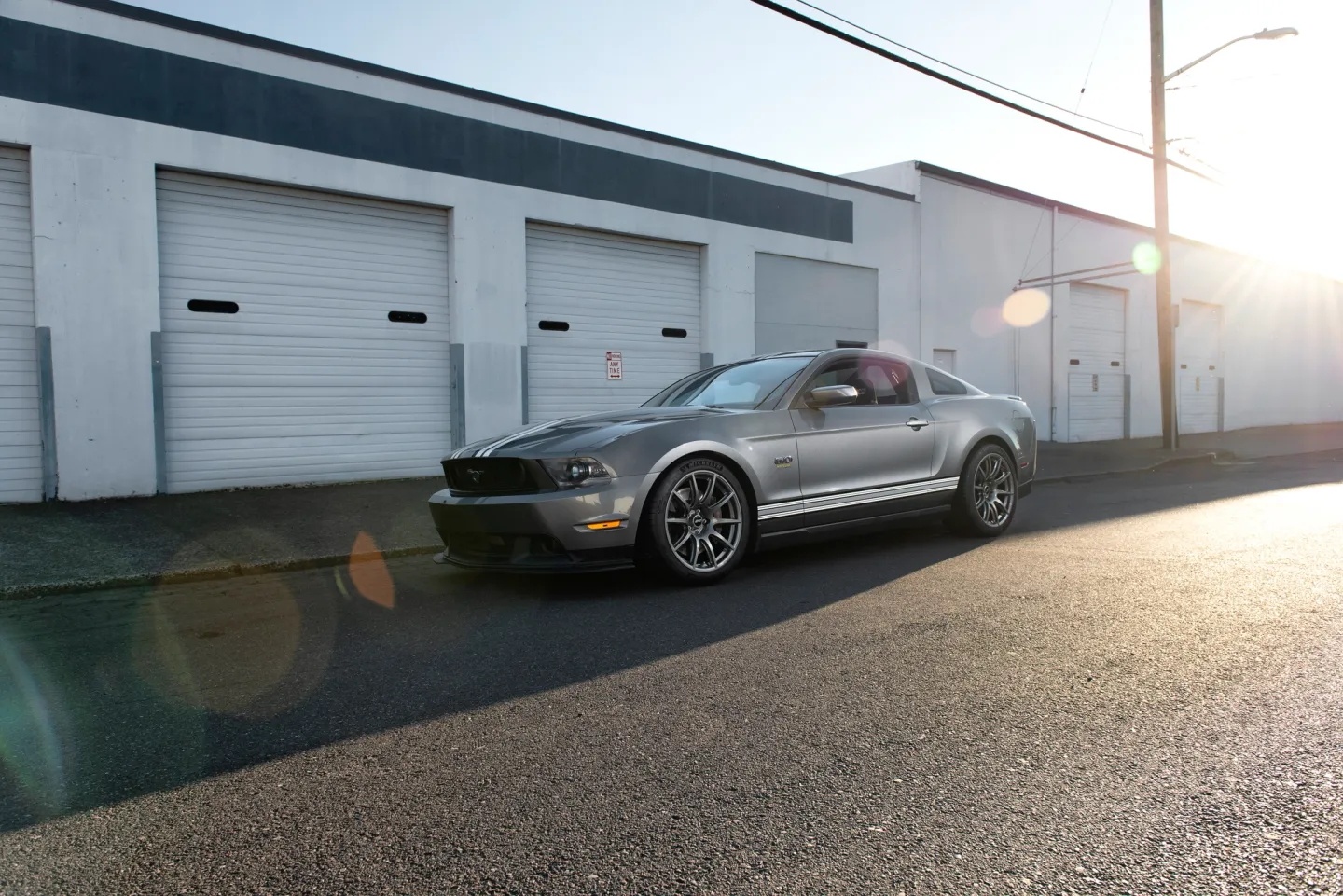 Ford S197 Mustang GT with 19