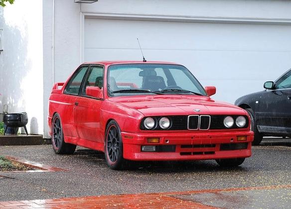 BMW E30 M3 with 17" ARC-8 in Satin Black