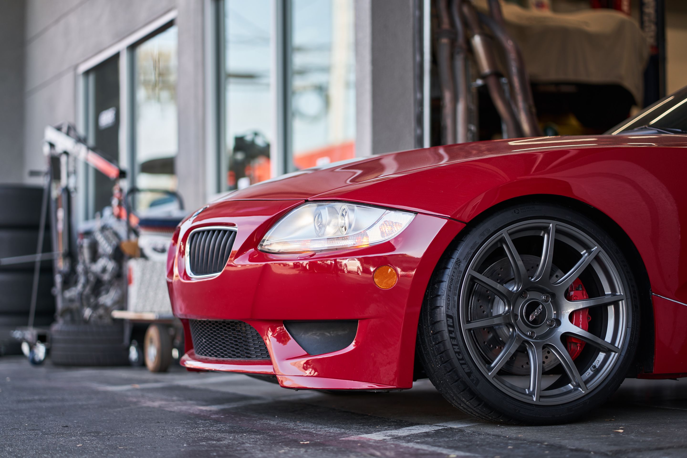 Red BMW E86 Coupe Z4 M with 19" SM-10 Apex wheels in Anthracite