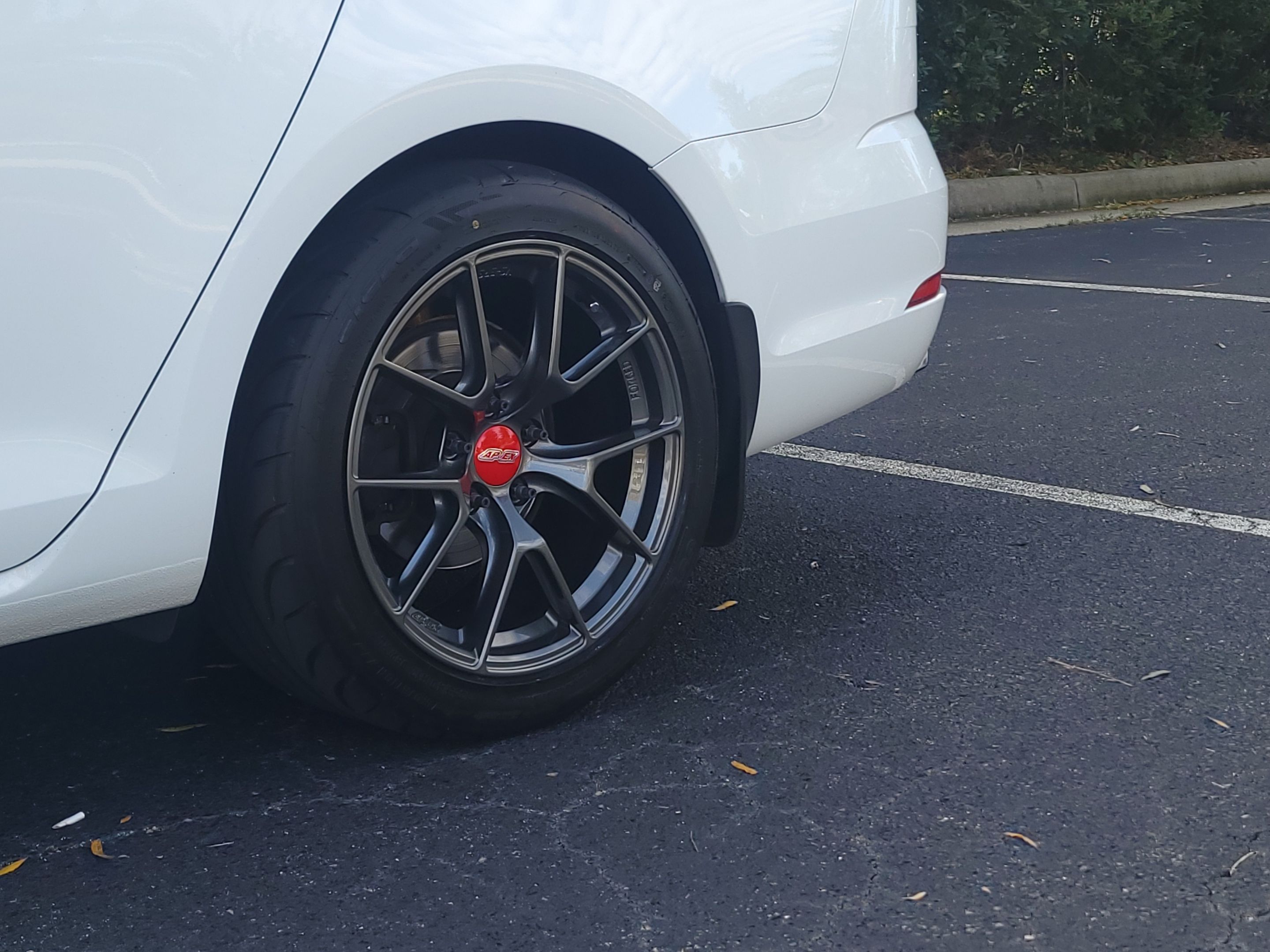 White VW MK7 Alltrack/SportWagen Golf SportWagen with 17" VS-5RS Apex wheels in Anthracite