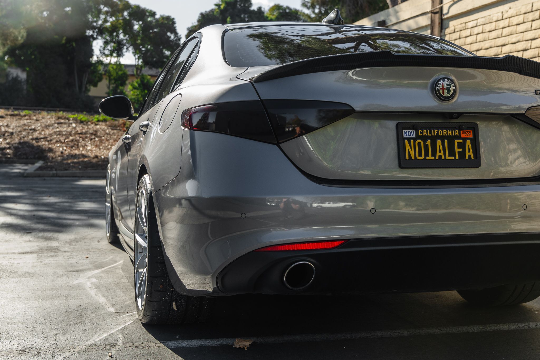 Grey Alfa Romeo Giulia Standard with 19" VS-5RS Apex wheels in Brushed Clear