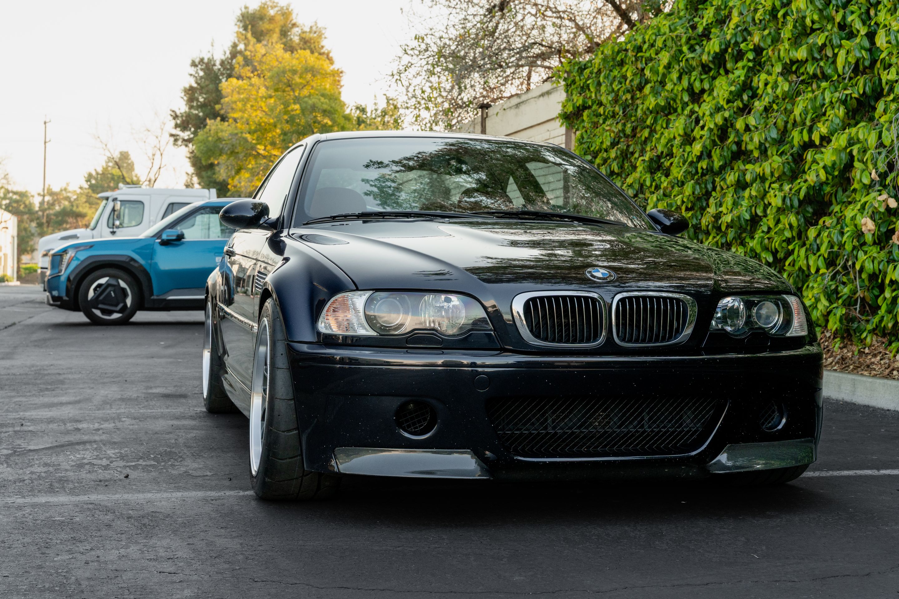 Black BMW E46 M3 with 18" ML-7RT Apex wheels in Machined Lip Anthracite