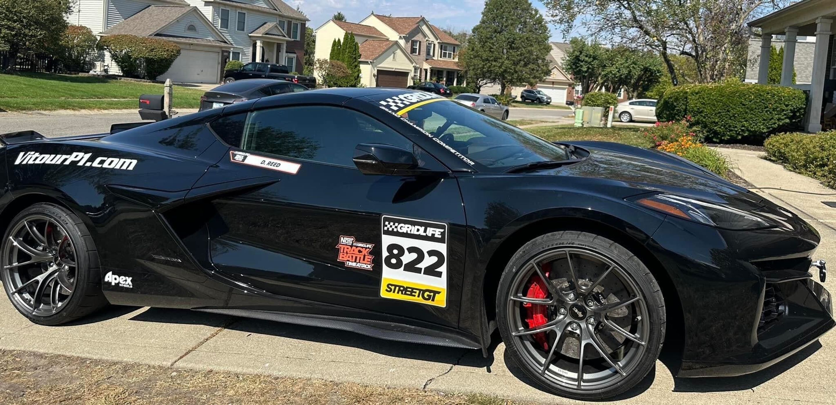 Black Chevrolet C8 Corvette E-Ray with 19" VS-5RS Apex wheels in Anthracite