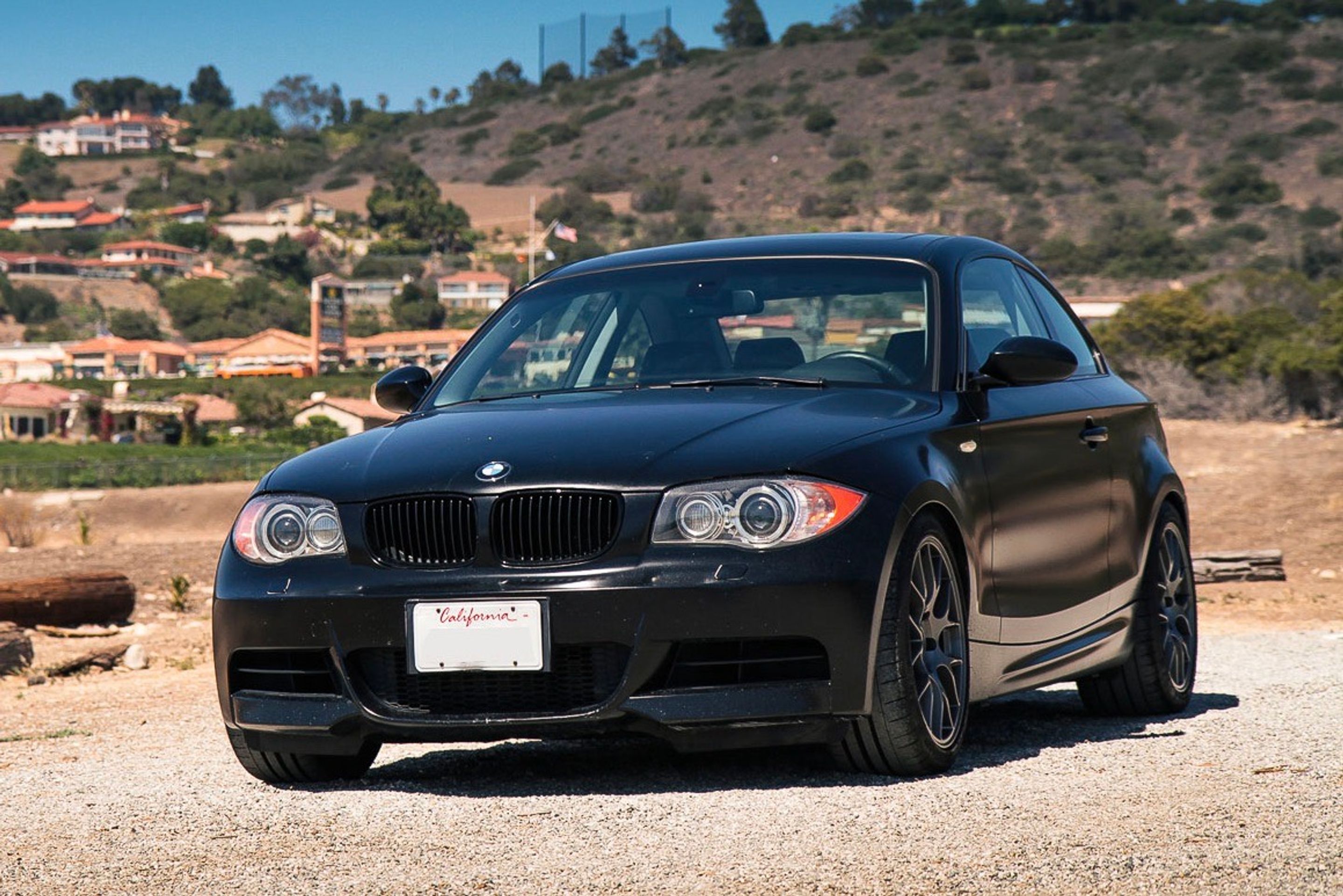 Black BMW E82 Coupe 1 Series with 18" EC-7 Apex wheels in Anthracite