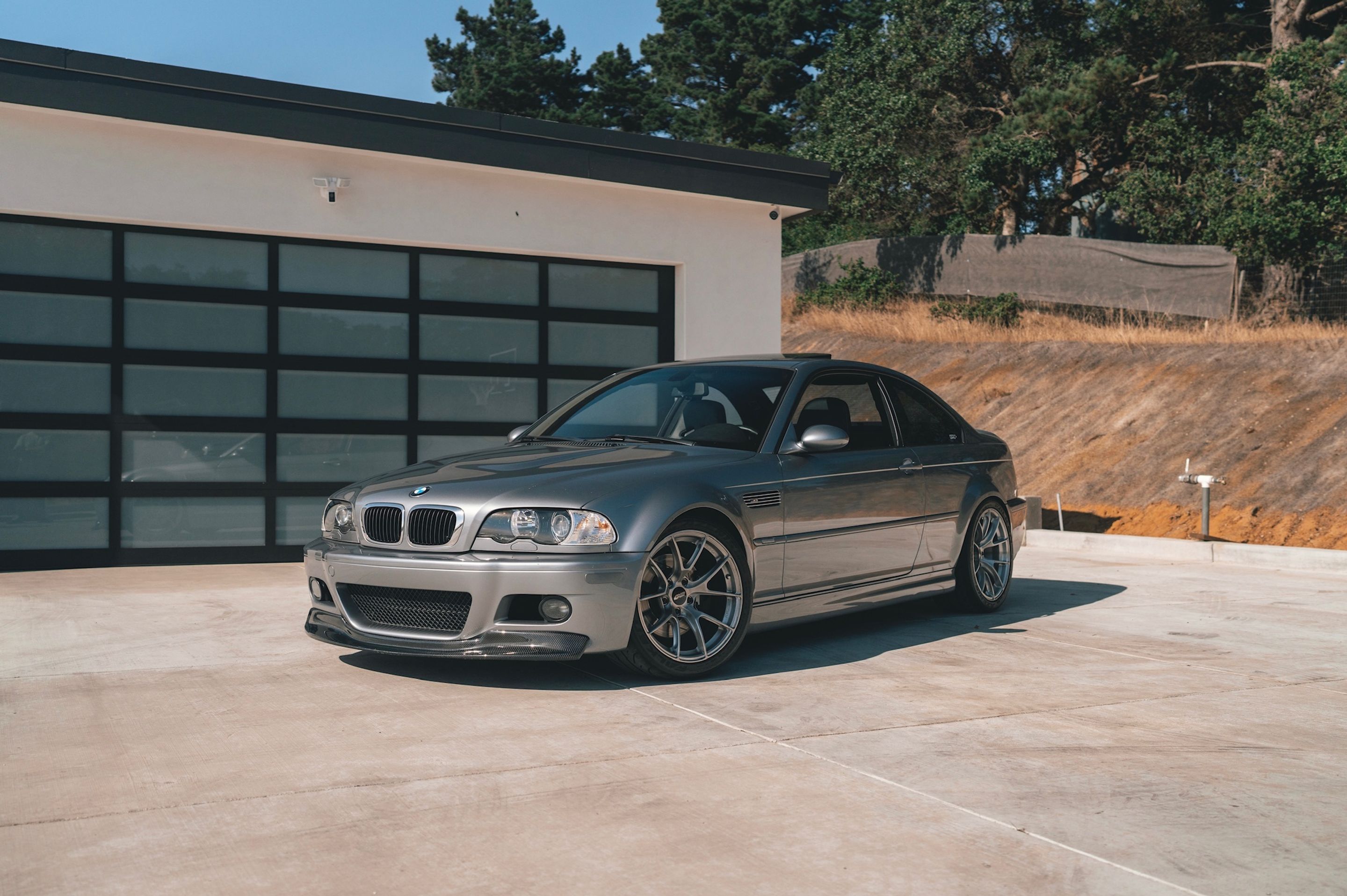 Silver BMW E46 M3 with 18" VS-5RS Apex wheels in Brushed Clear