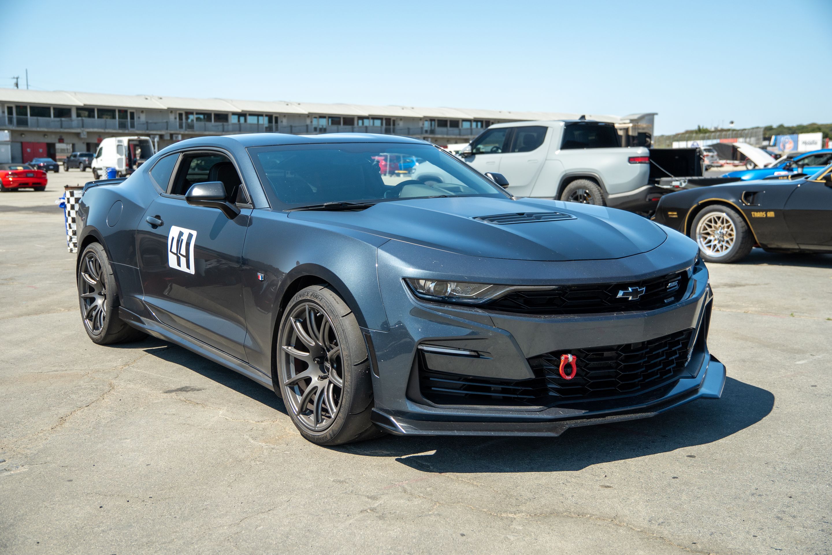 Grey Chevrolet 6th Gen Camaro SS 1LE with 19" SM-10 Apex wheels in Anthracite