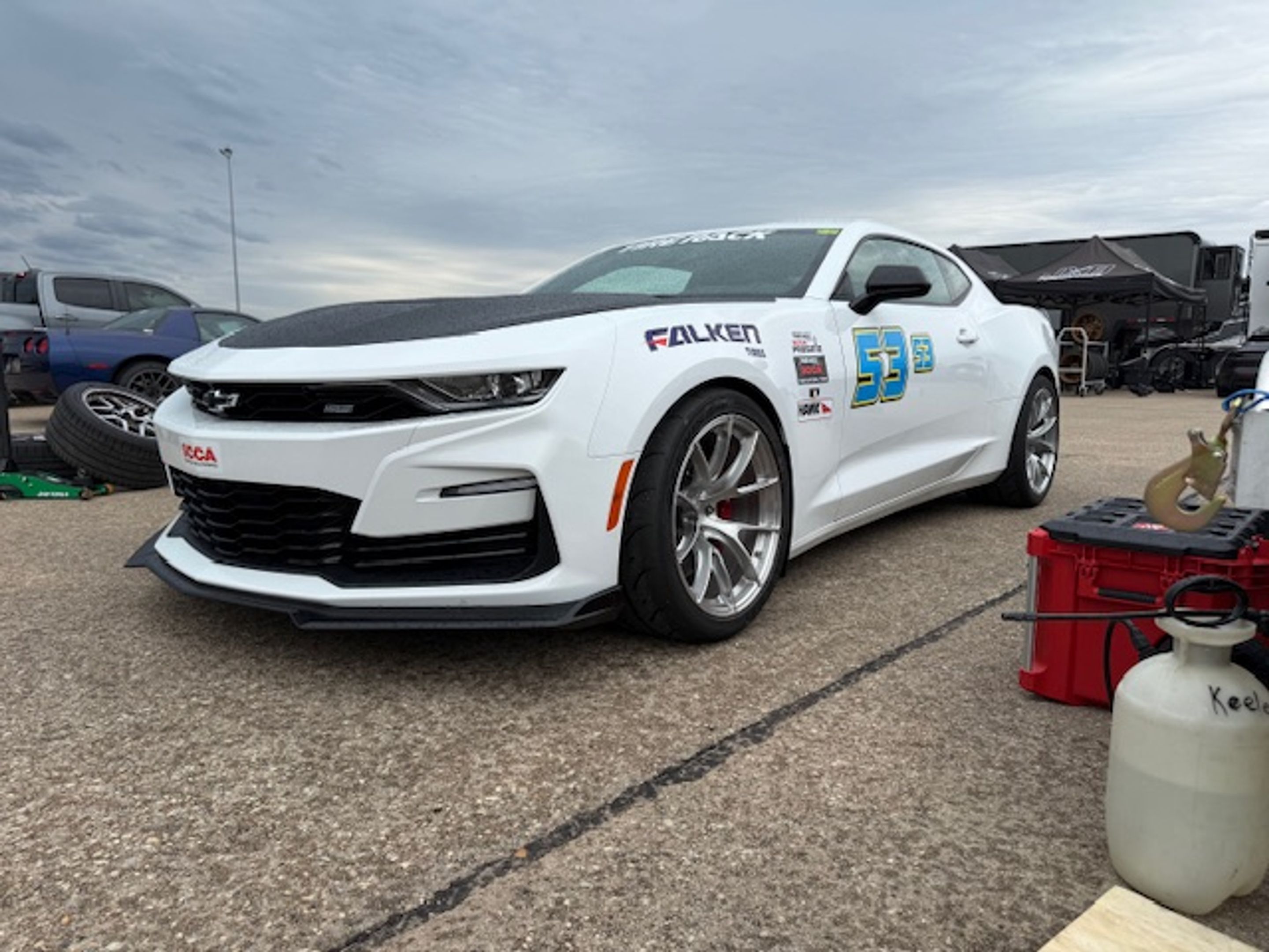 White Chevrolet 6th Gen Camaro with 19" VS-5RS Apex wheels in Brushed Clear