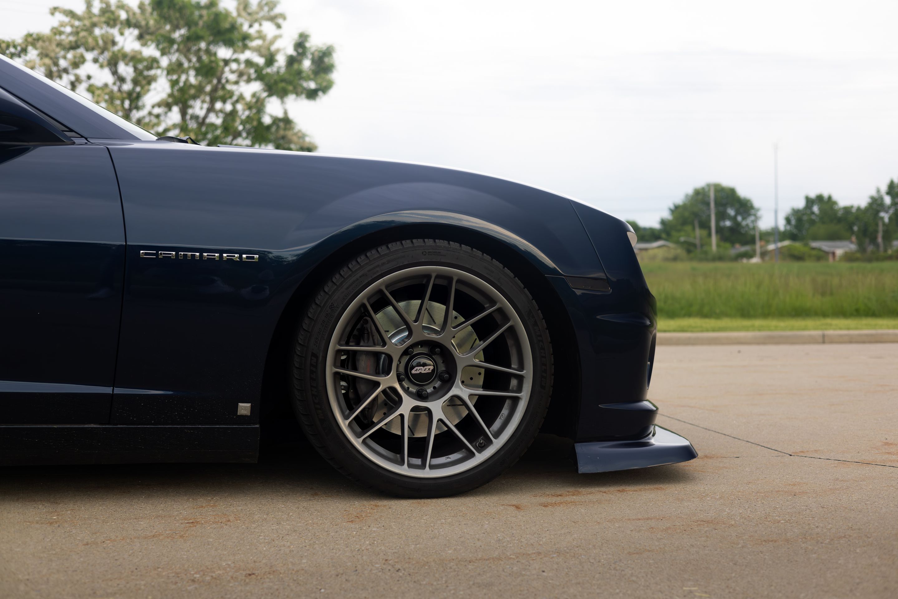 Blue Chevrolet 5th Gen Camaro SS with 19" ARC-8 Apex wheels in Anthracite