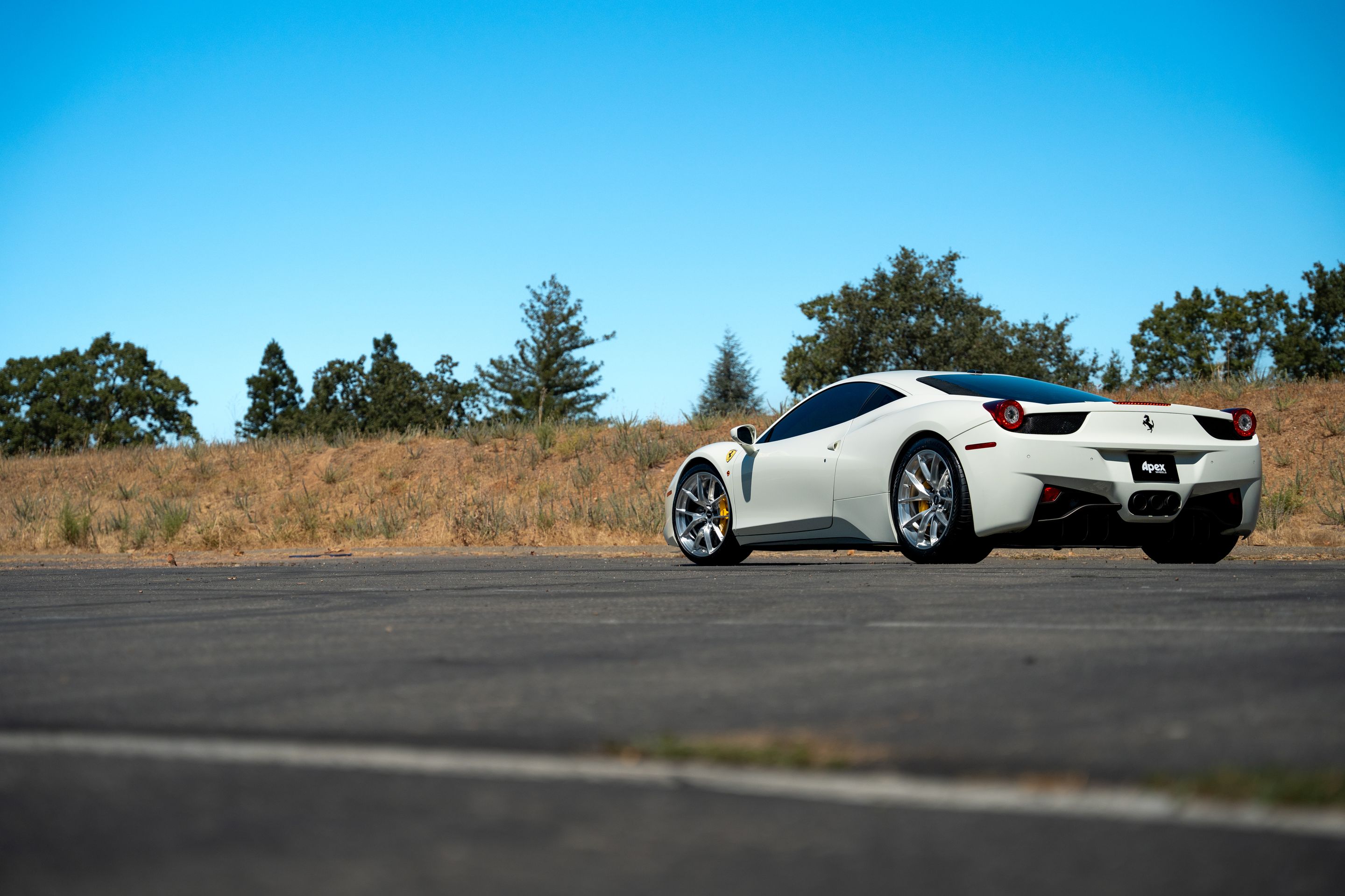 White Ferrari 458 Italia with 20" VS-5RS Apex wheels in Brushed Clear