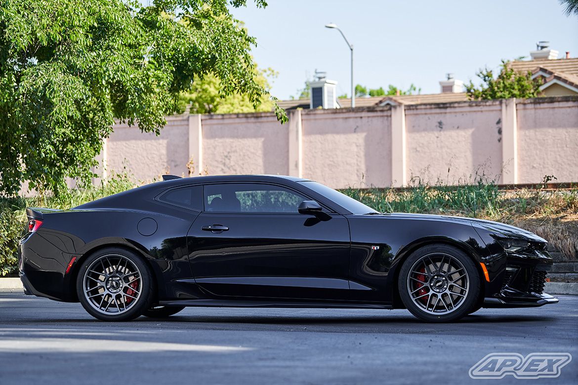 Black Chevrolet 6th Gen Camaro SS 1LE with 19" ARC-8 Apex wheels in Anthracite