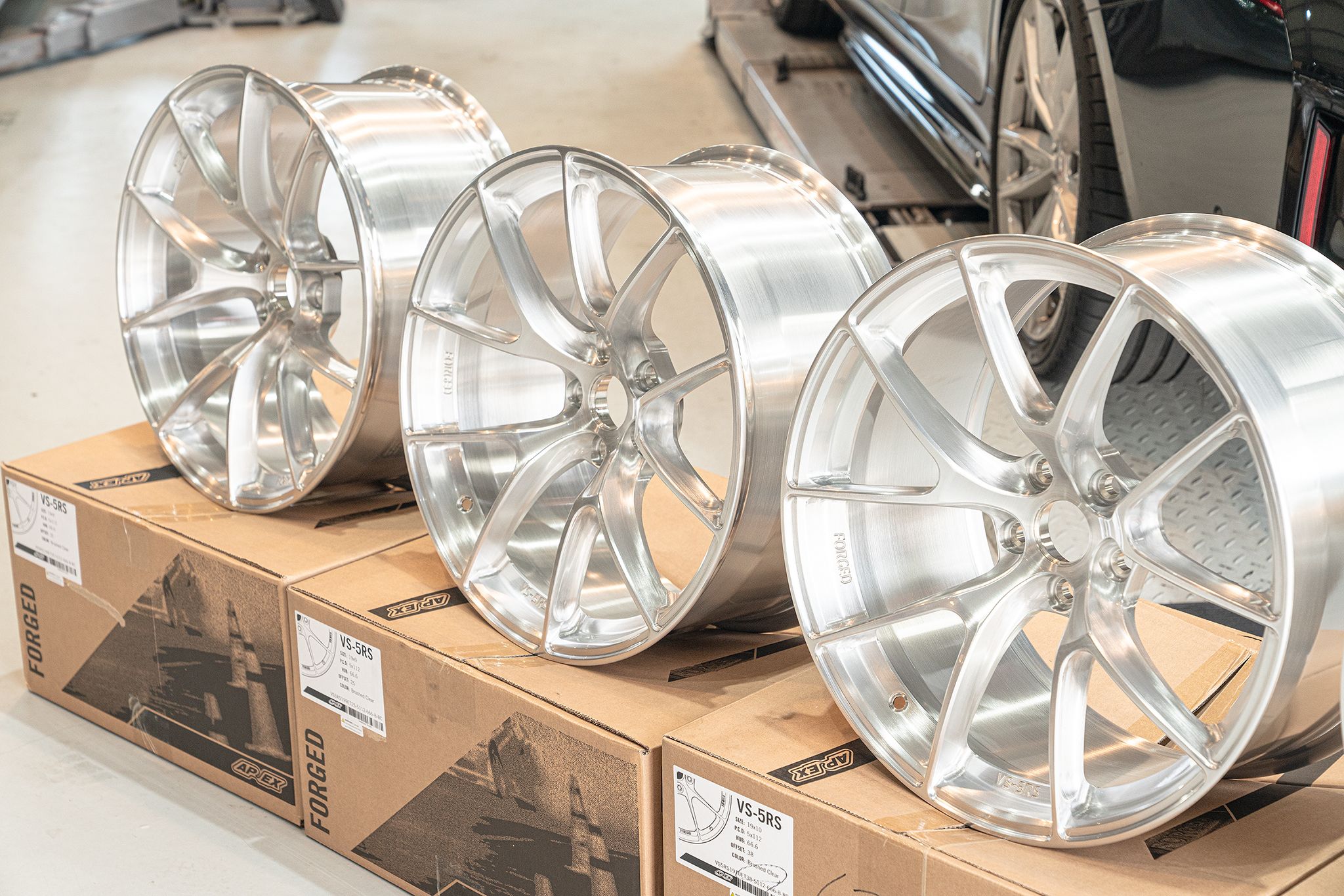 Black BMW G20 Sedan 3 Series with 19" VS-5RS Apex wheels in Brushed Clear