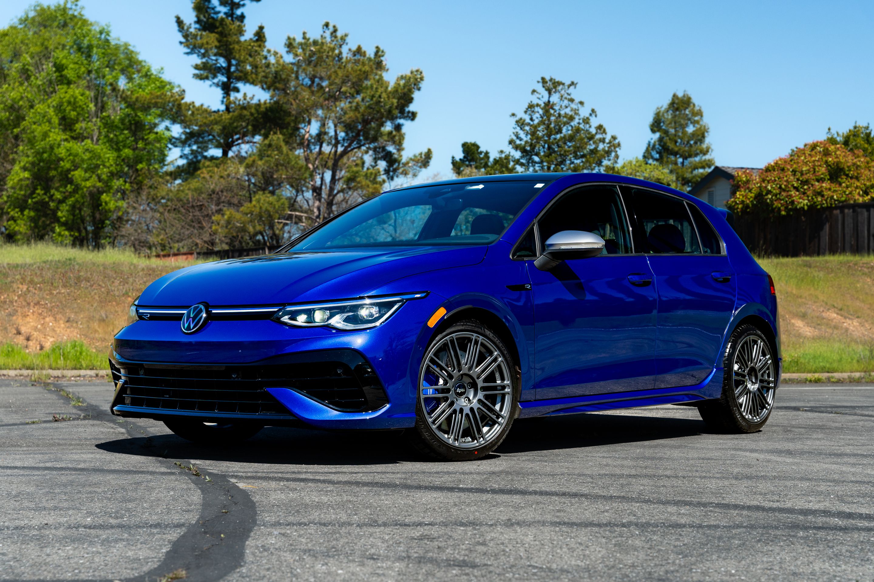 Blue VW MK8 Golf R with 18" TC-10RT Apex wheels in Anthracite
