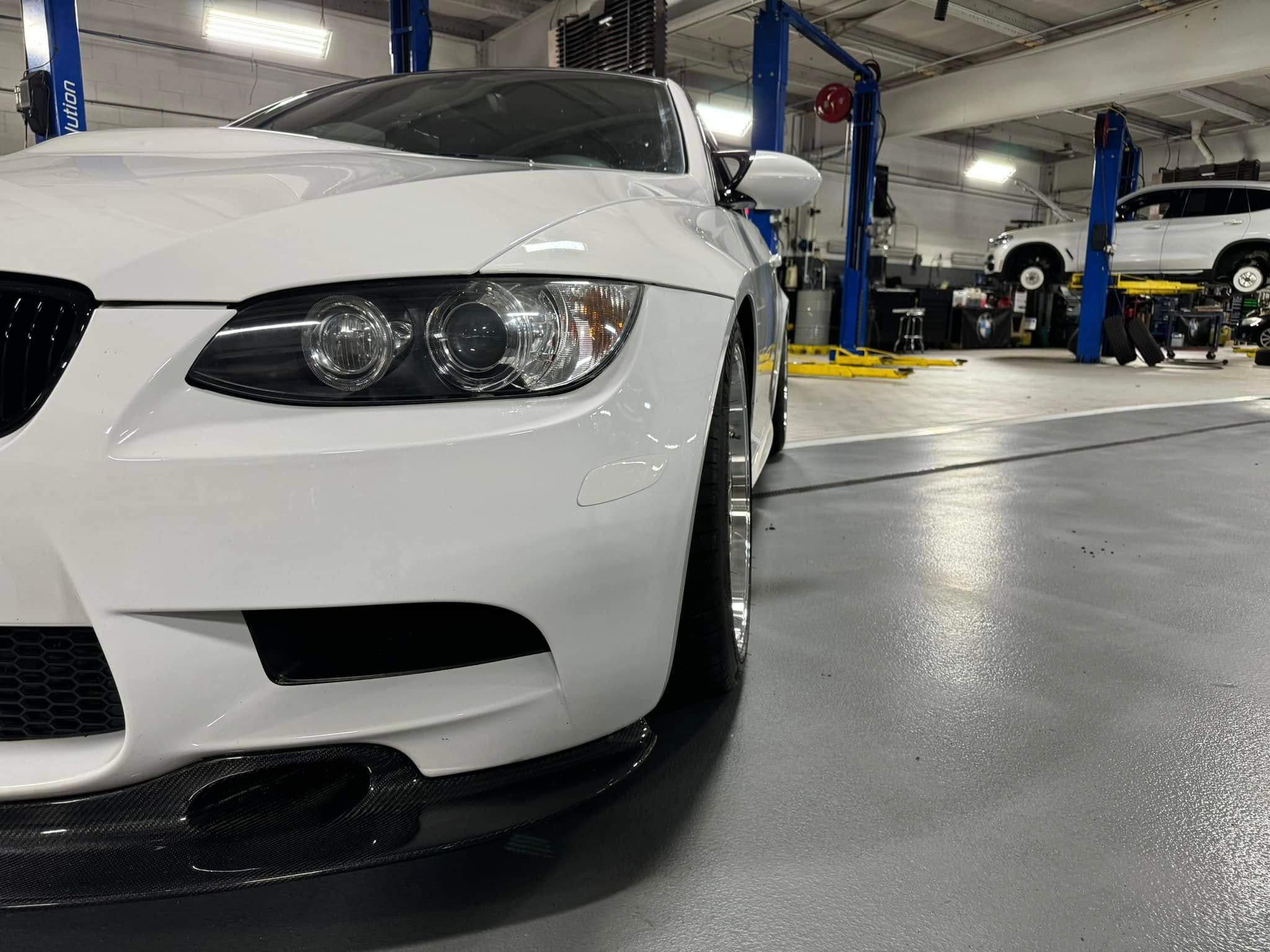 White BMW E92 Coupe M3 with 18" ML-10RT Apex wheels in Machined Lip Gloss Motorsport Gold