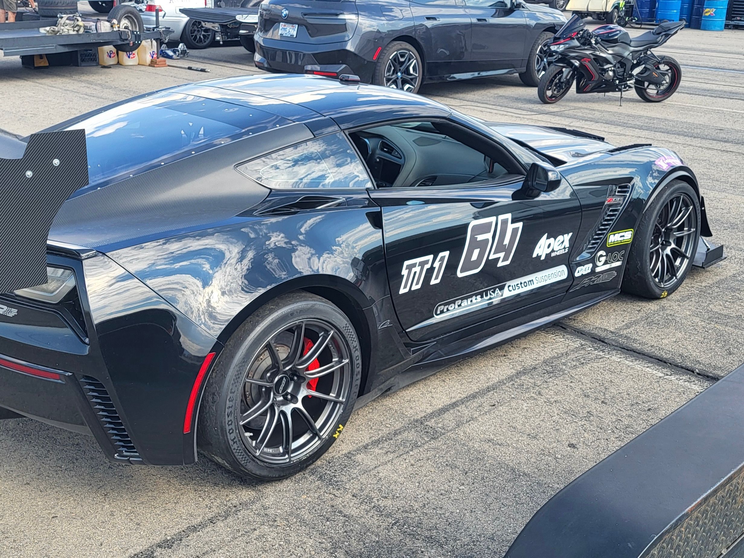 Grey Chevrolet C7 Corvette Z06 with 19" SM-10RS Apex wheels in Anthracite