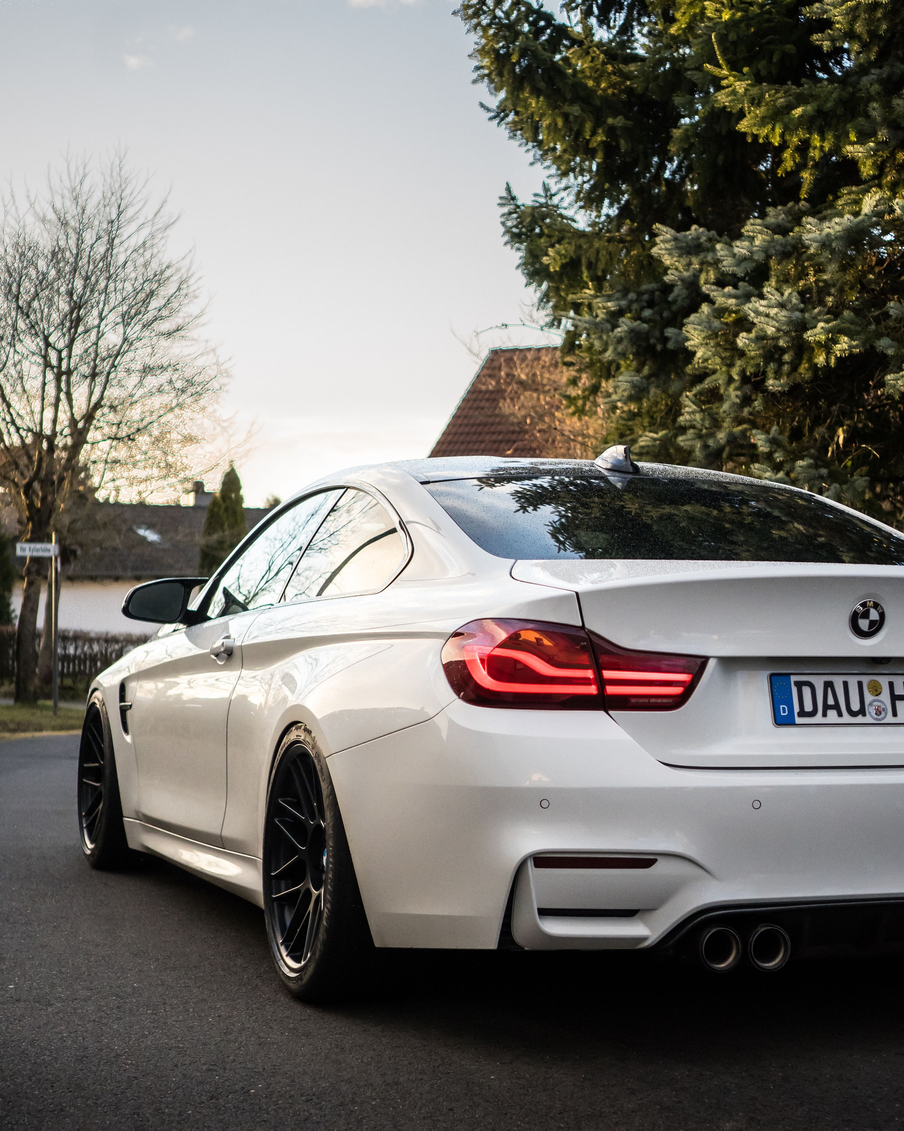 White BMW F82 Coupe M4 with 19" ARC-8 Apex wheels in Satin Black