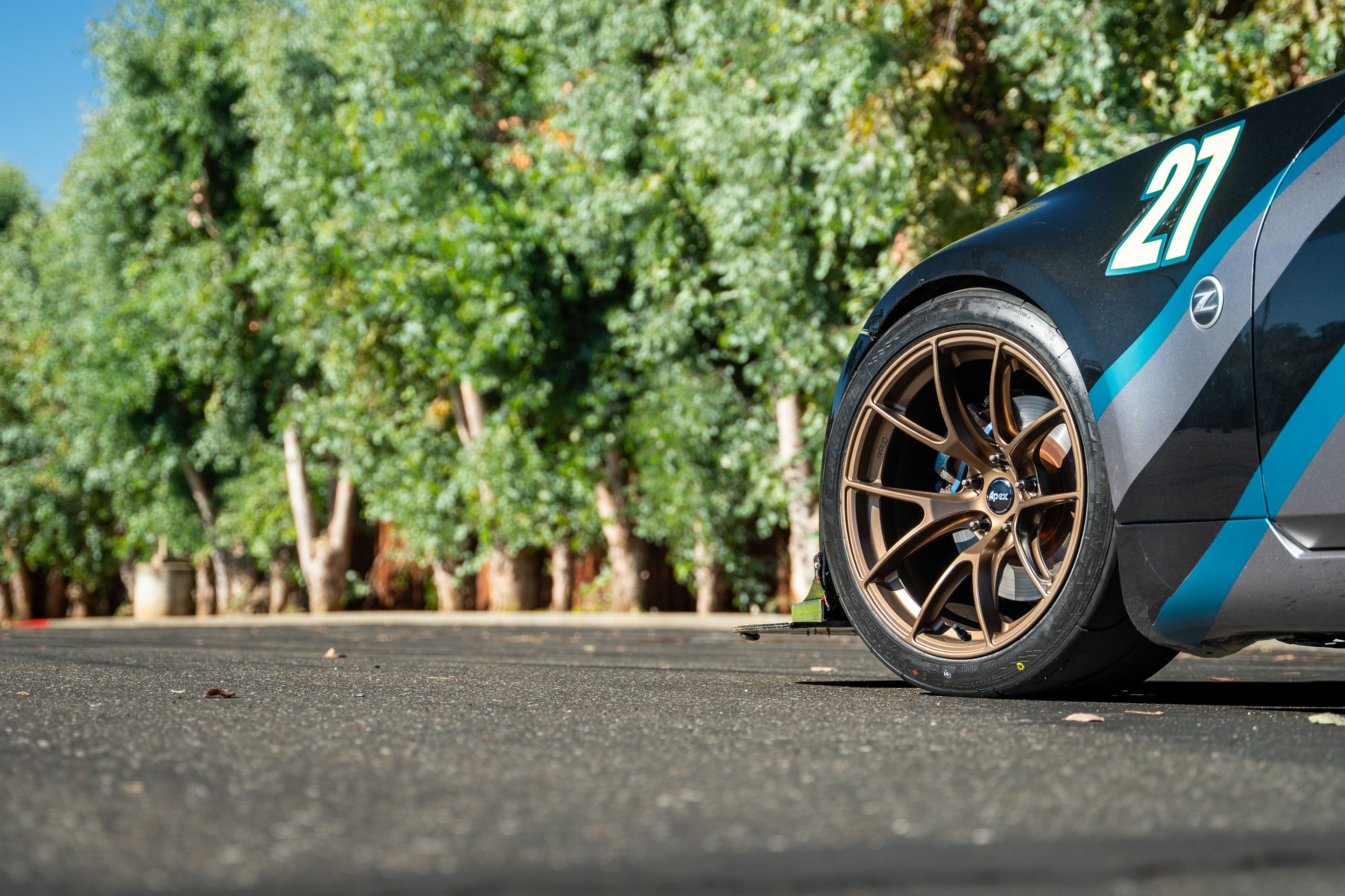 Grey Nissan 350Z with 18" VS-5RS Apex wheels in Satin Bronze