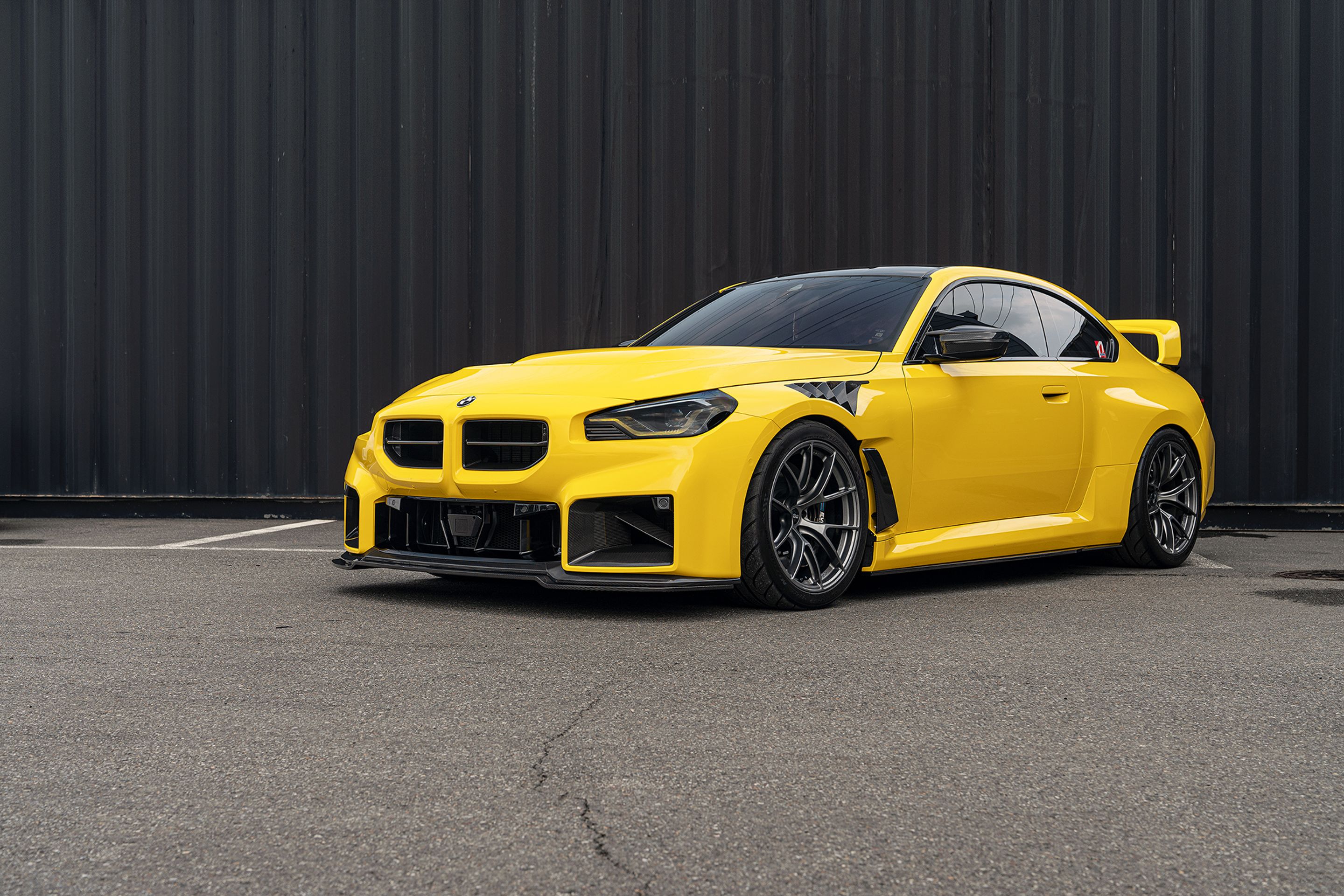 Yellow BMW G87 M2 with 19" VS-5RS Apex wheels in Anthracite