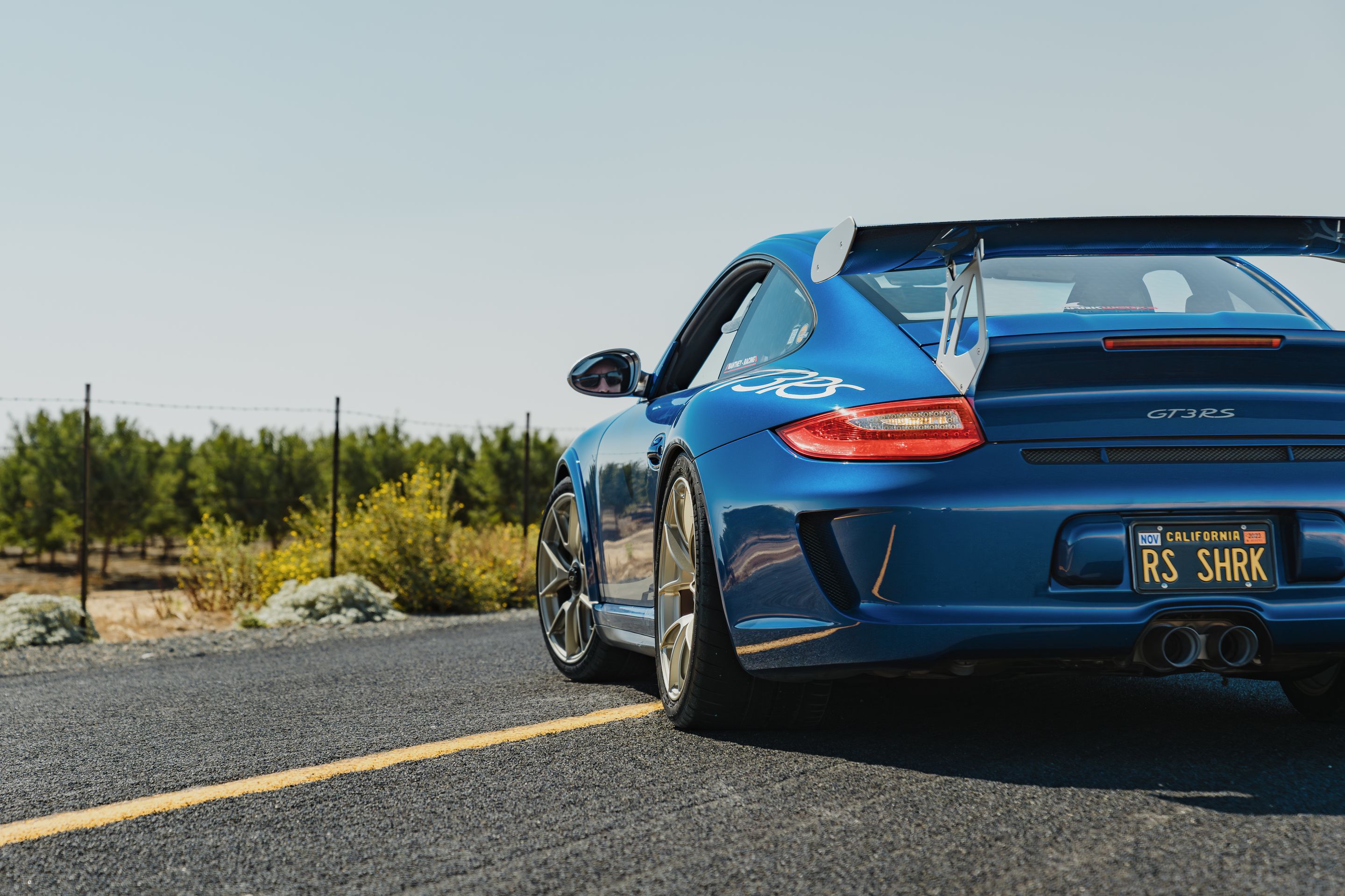 Blue Porsche 911 997 GT3 RS with 19" VS-5RS Apex wheels in Motorsport Gold
