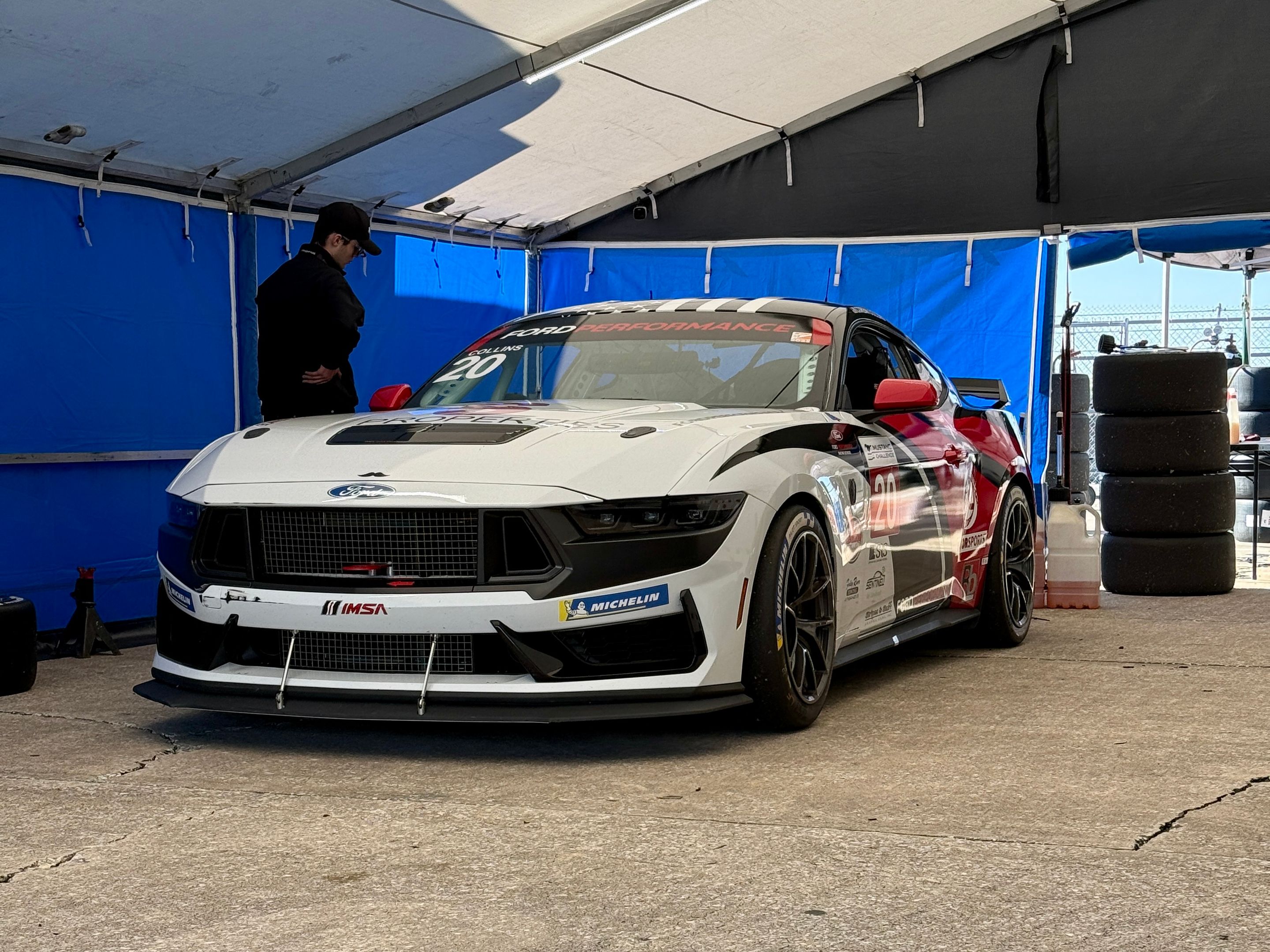 Multicolor Ford Performance Mustang Dark Horse R with 18" VS-5RE Apex wheels in Anthracite