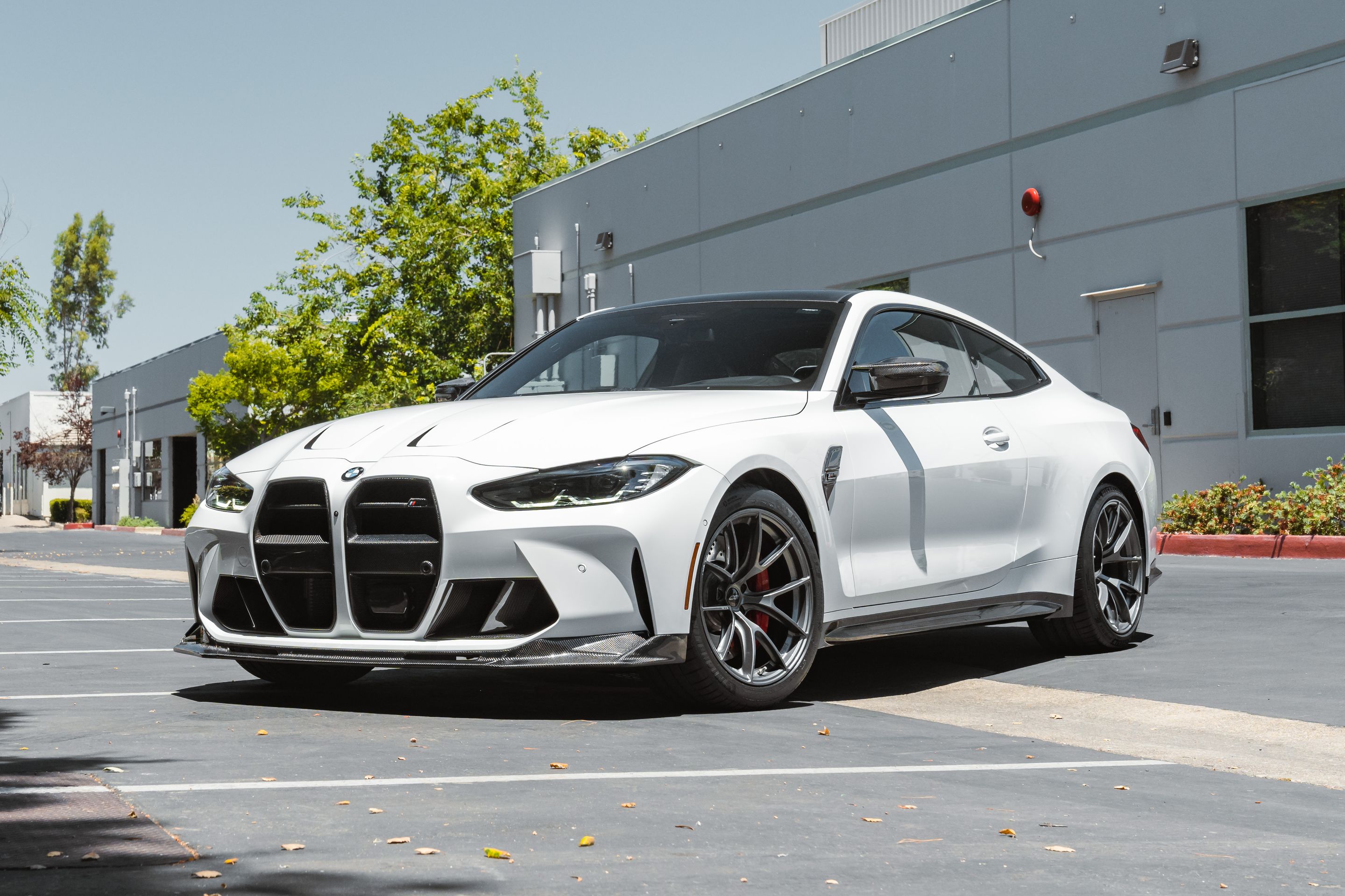 White BMW G82 Coupe M4 with 19" VS-5RS Apex wheels in Anthracite