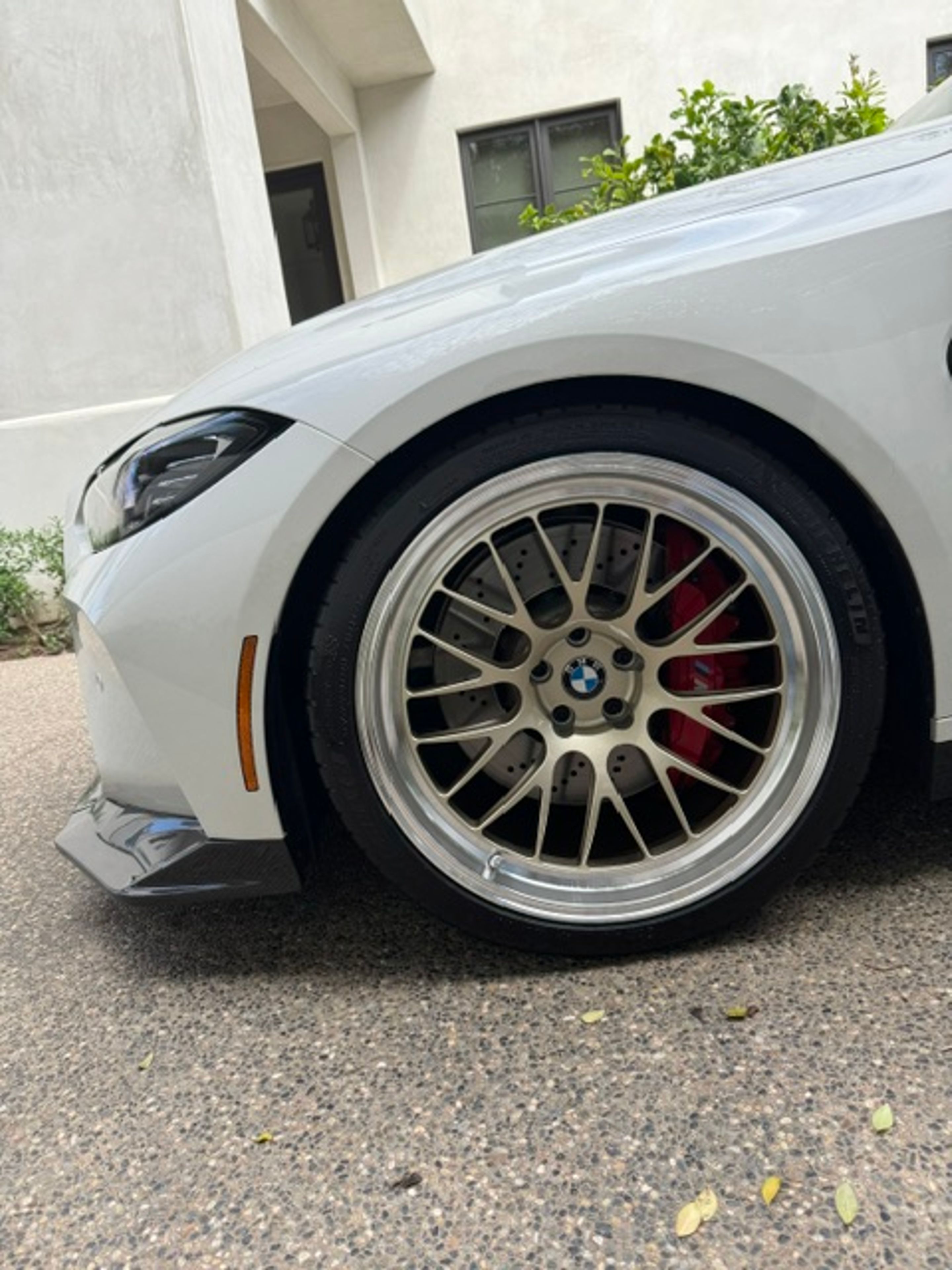 White BMW G80 M3 with 20" ML-10RT Apex wheels in Machined Lip Gloss Motorsport Gold