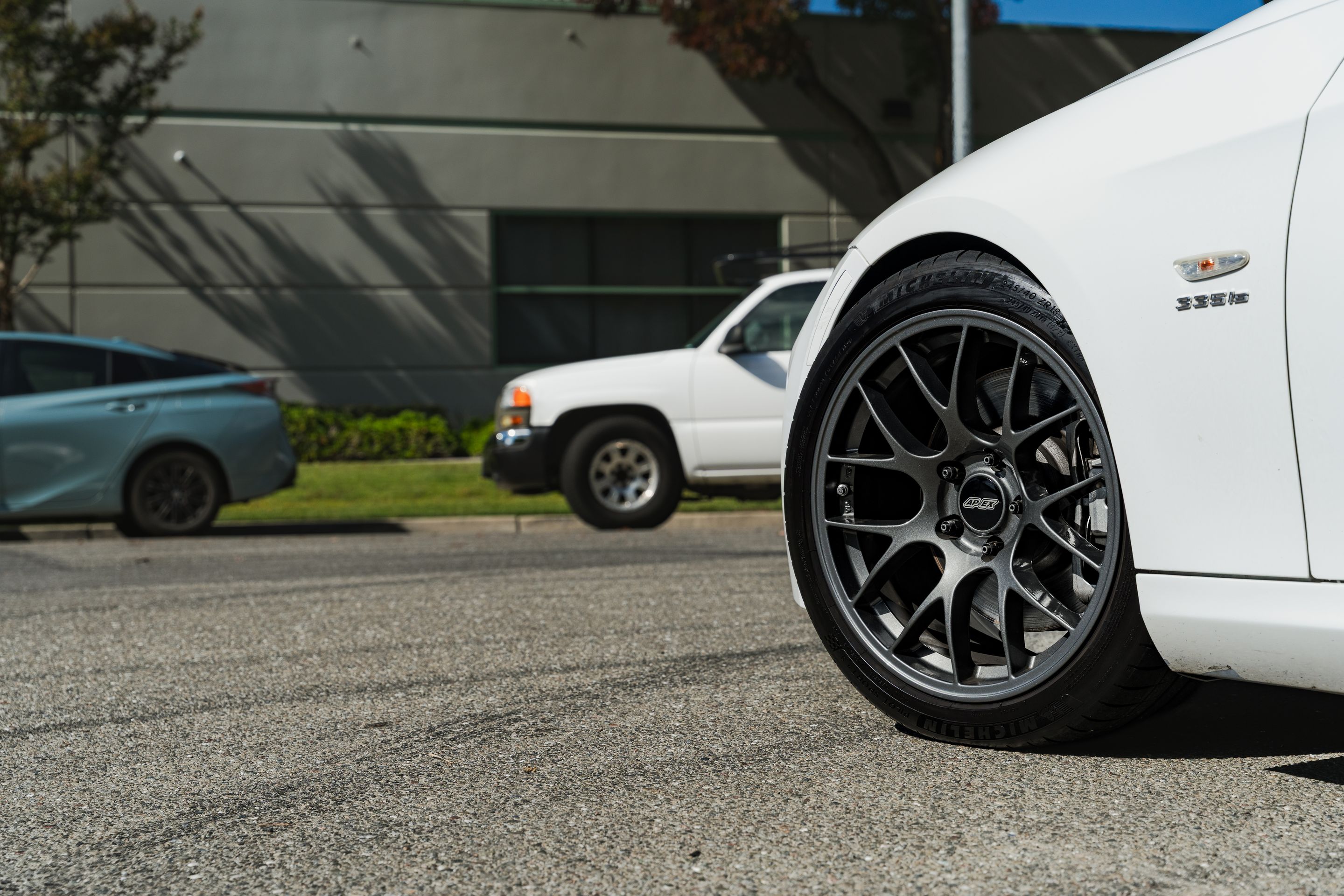 White BMW E92 Coupe 3 Series with 18" EC-7 Apex wheels in Anthracite