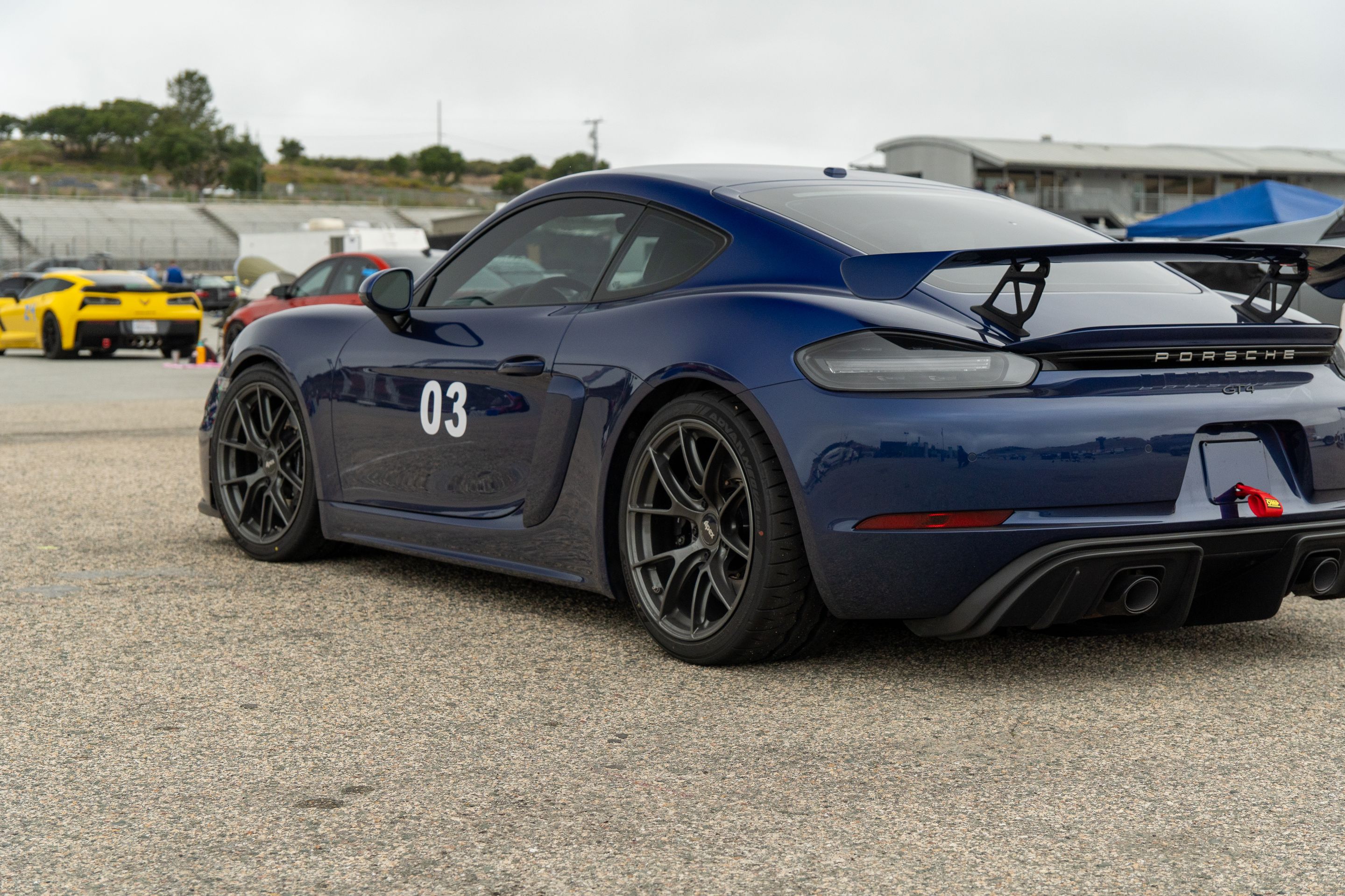 Blue Porsche 718 Cayman GT4 with 19" VS-5RS Apex wheels in Anthracite