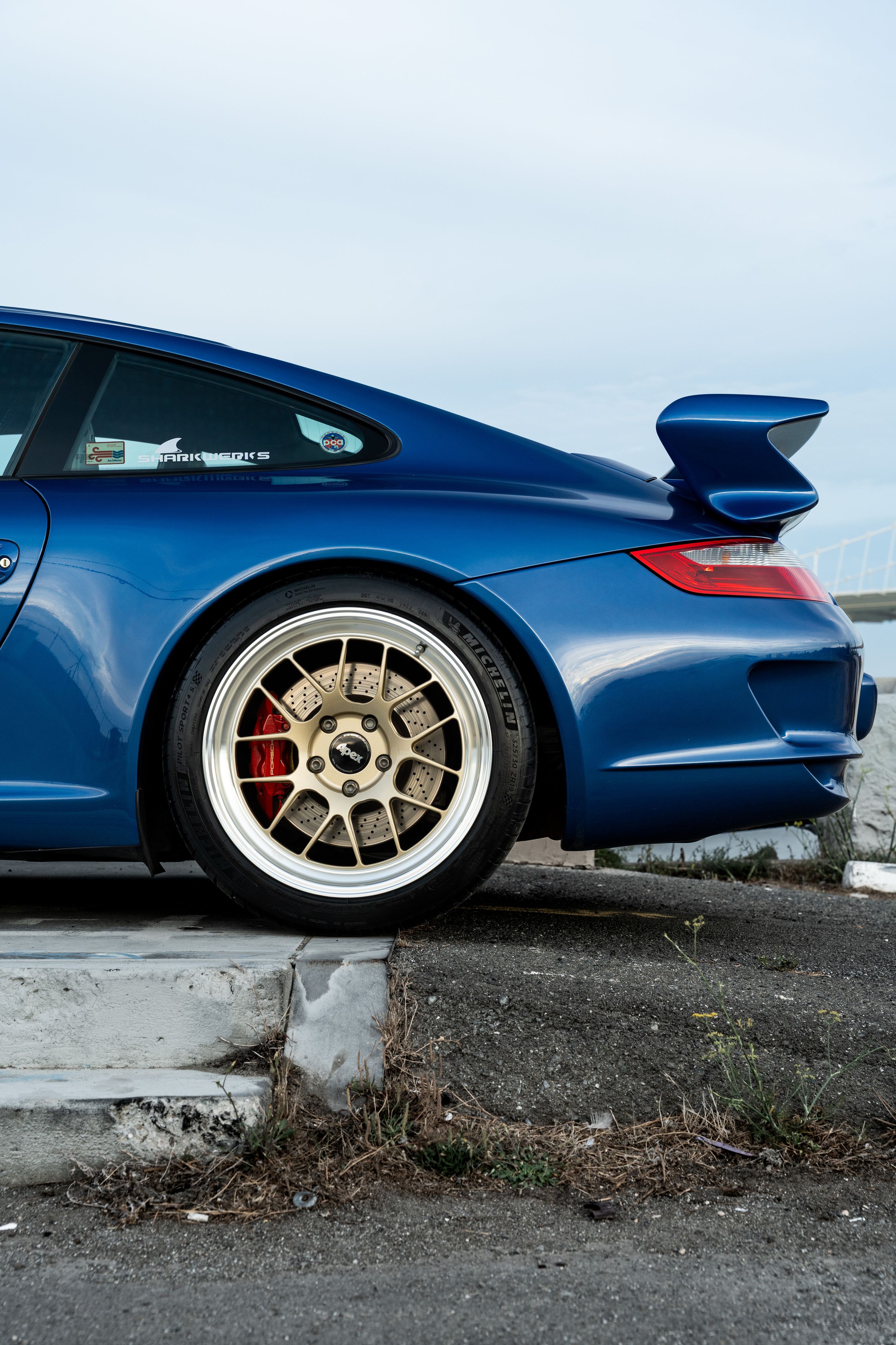Blue Porsche 911 997 GT3 with 19" TEST-M Apex wheels in Machined Lip Gloss Motorsport Gold