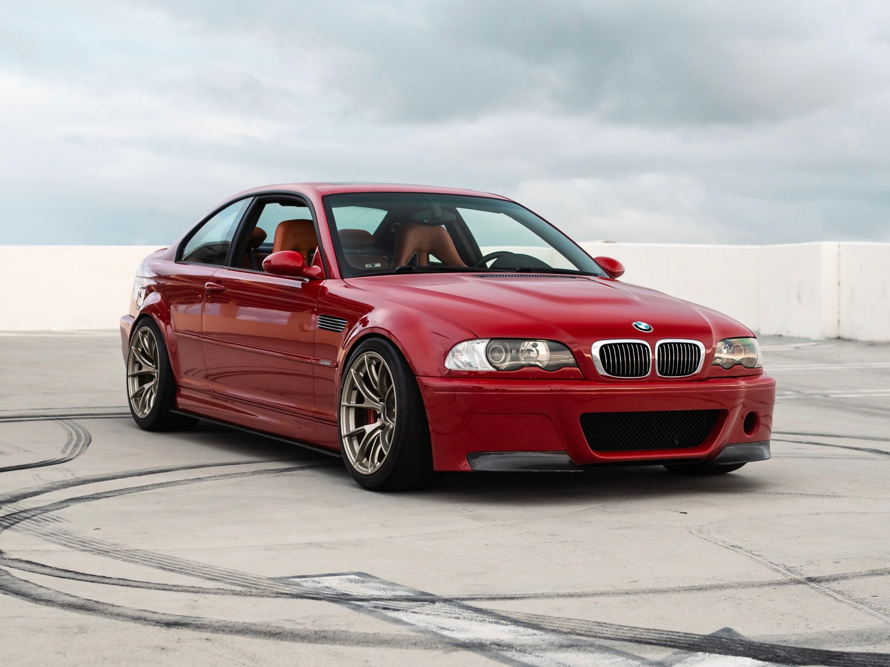 Red BMW E46 M3 with 18" VS-5RS Apex wheels in Motorsport Gold